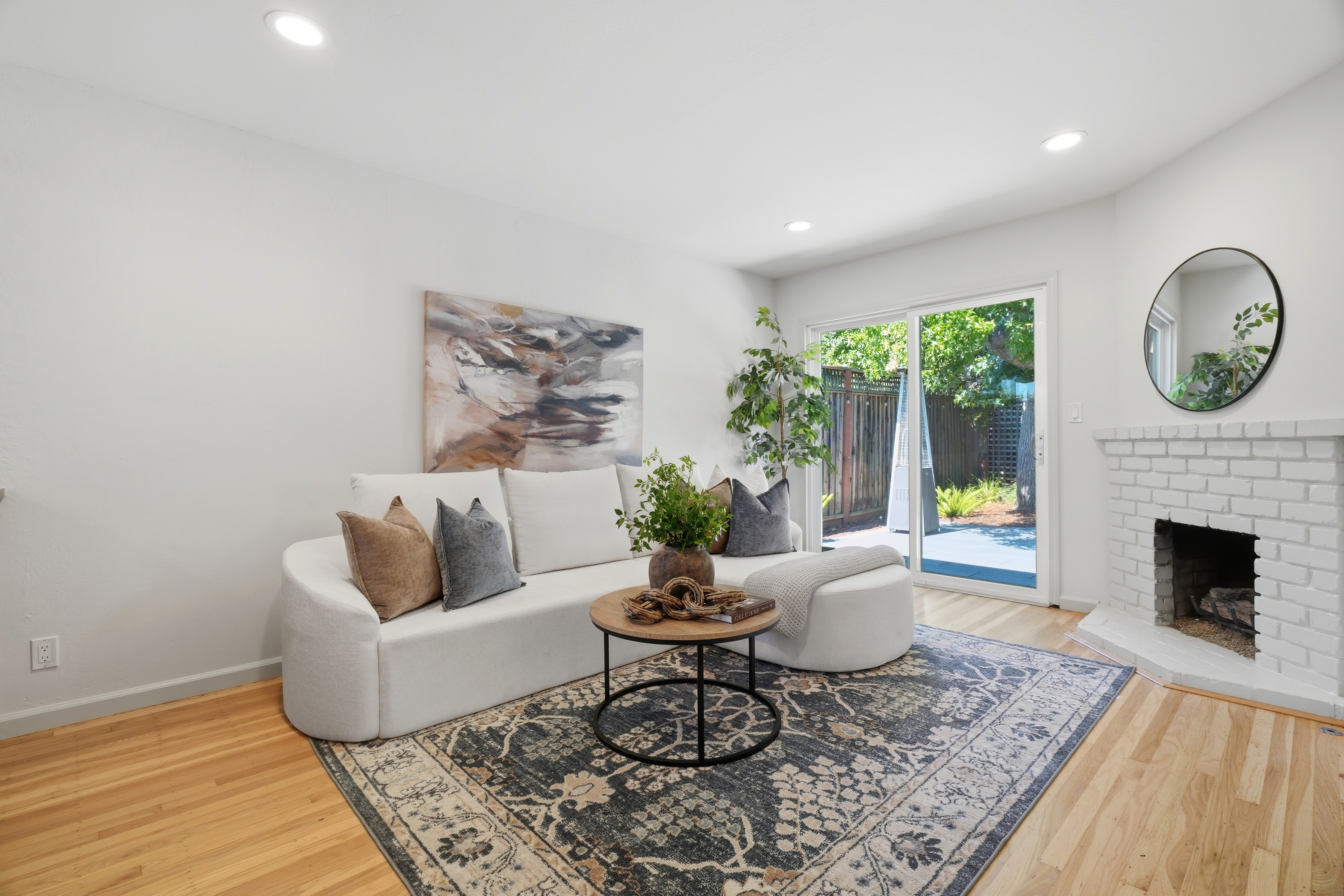  Private, Stylishly Updated Home in Prime Cambrian Location - 物件實景