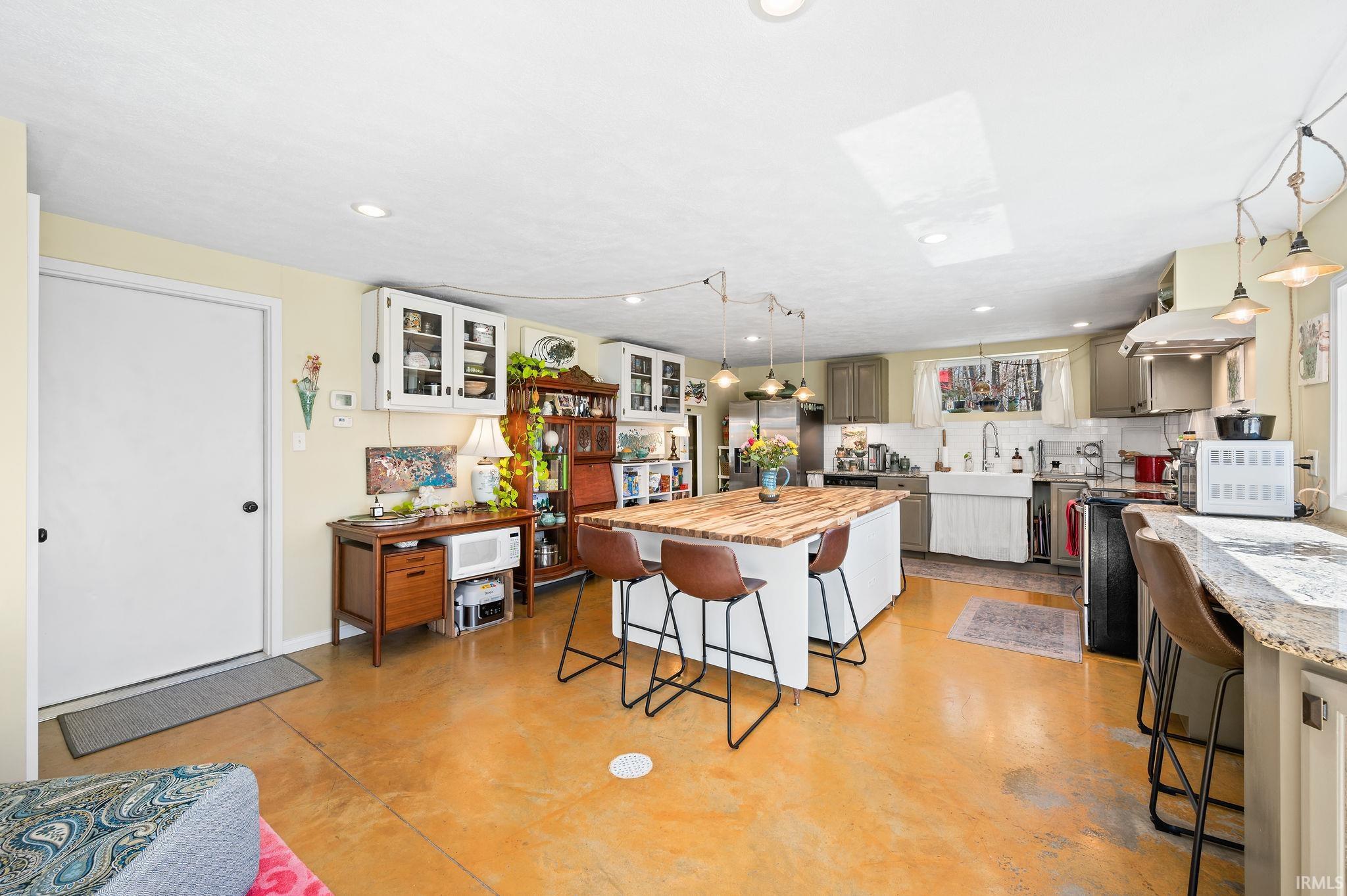 Bloomington, Indiana, 47401, United States, 3 Bedrooms Bedrooms, ,3 BathroomsBathrooms,Residential,For Sale,1936986