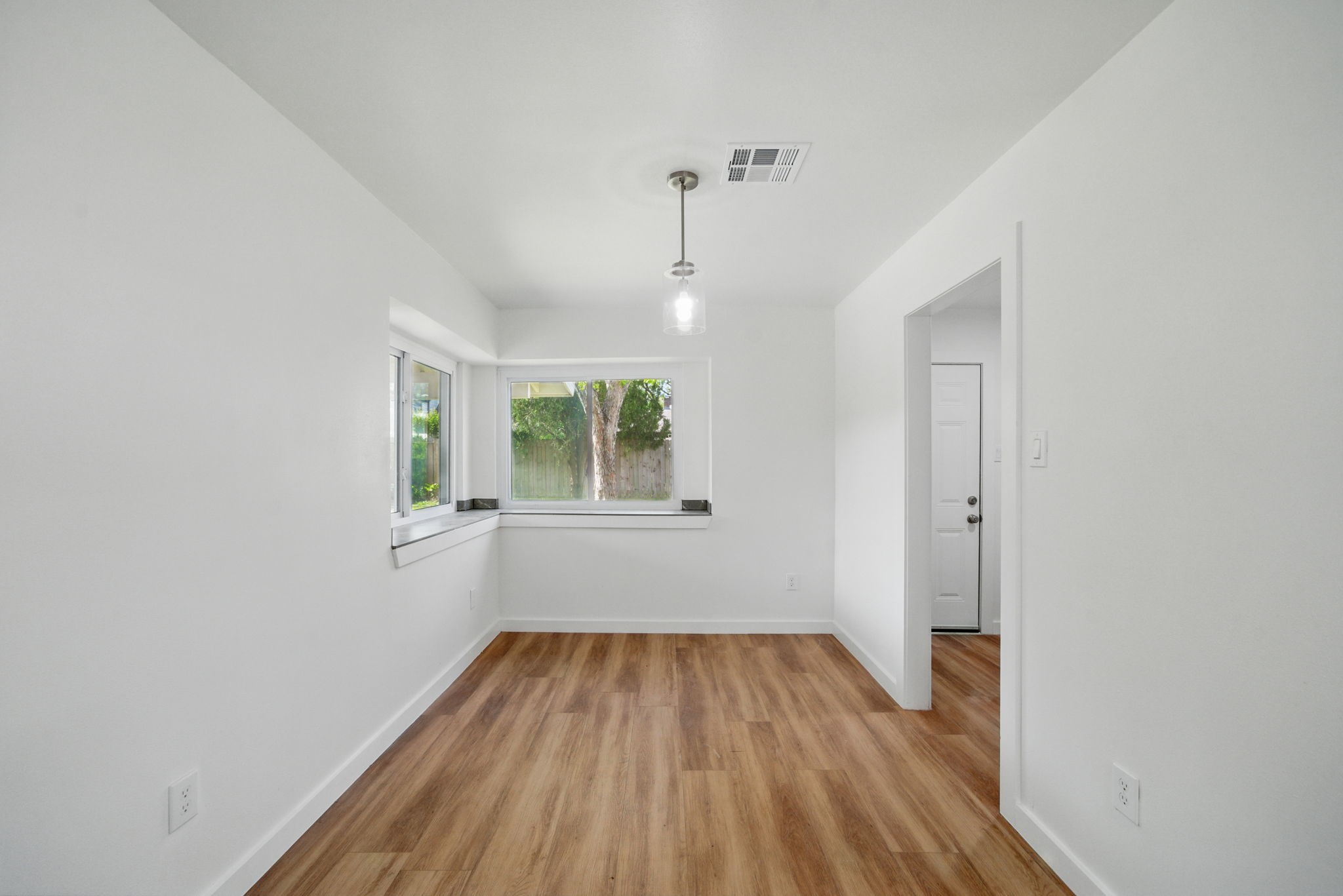  9711 Derrik Drive - 物件實景