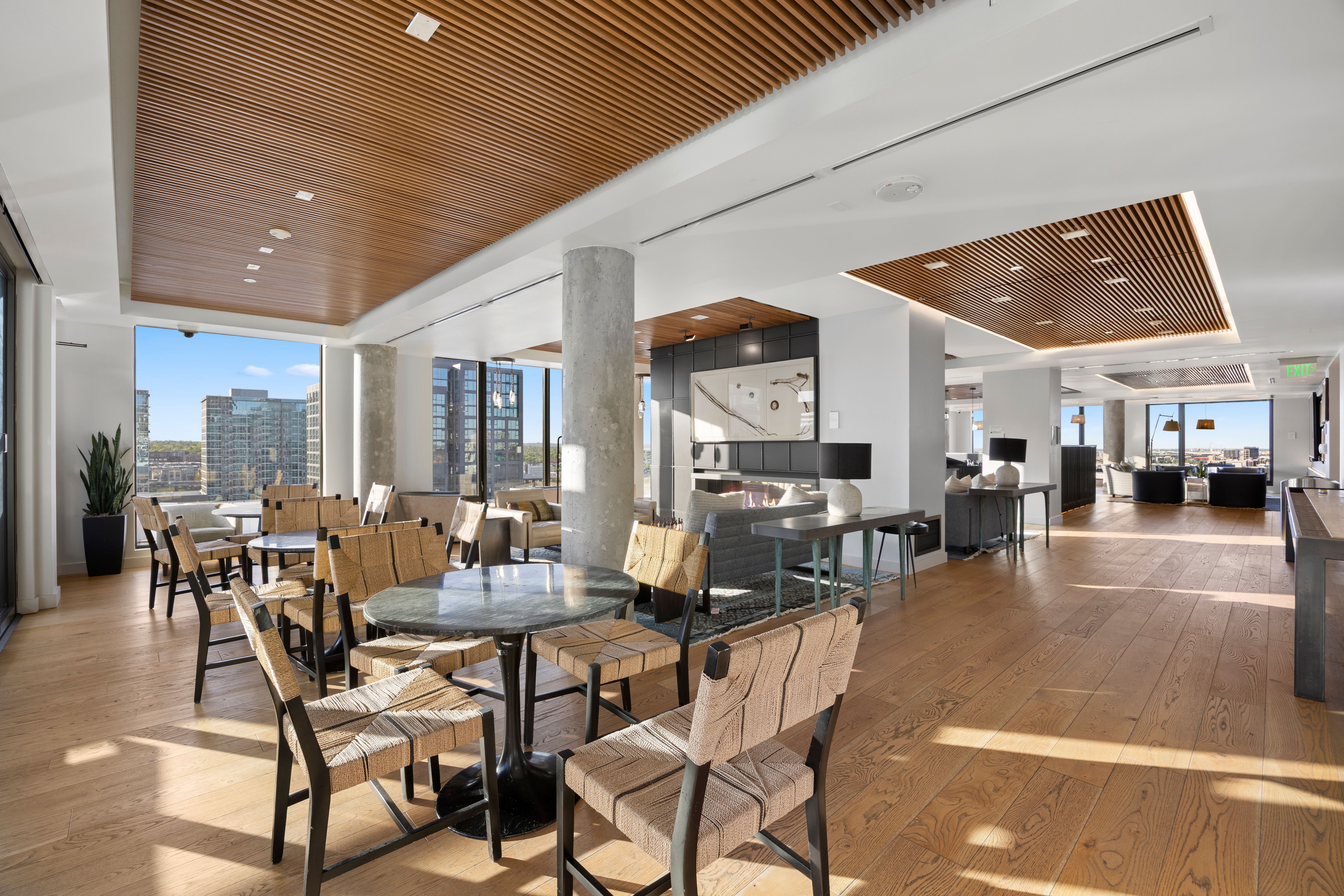  Rare three-bedroom corner residence sits on the quiet side of The Coloradan - 物件實景