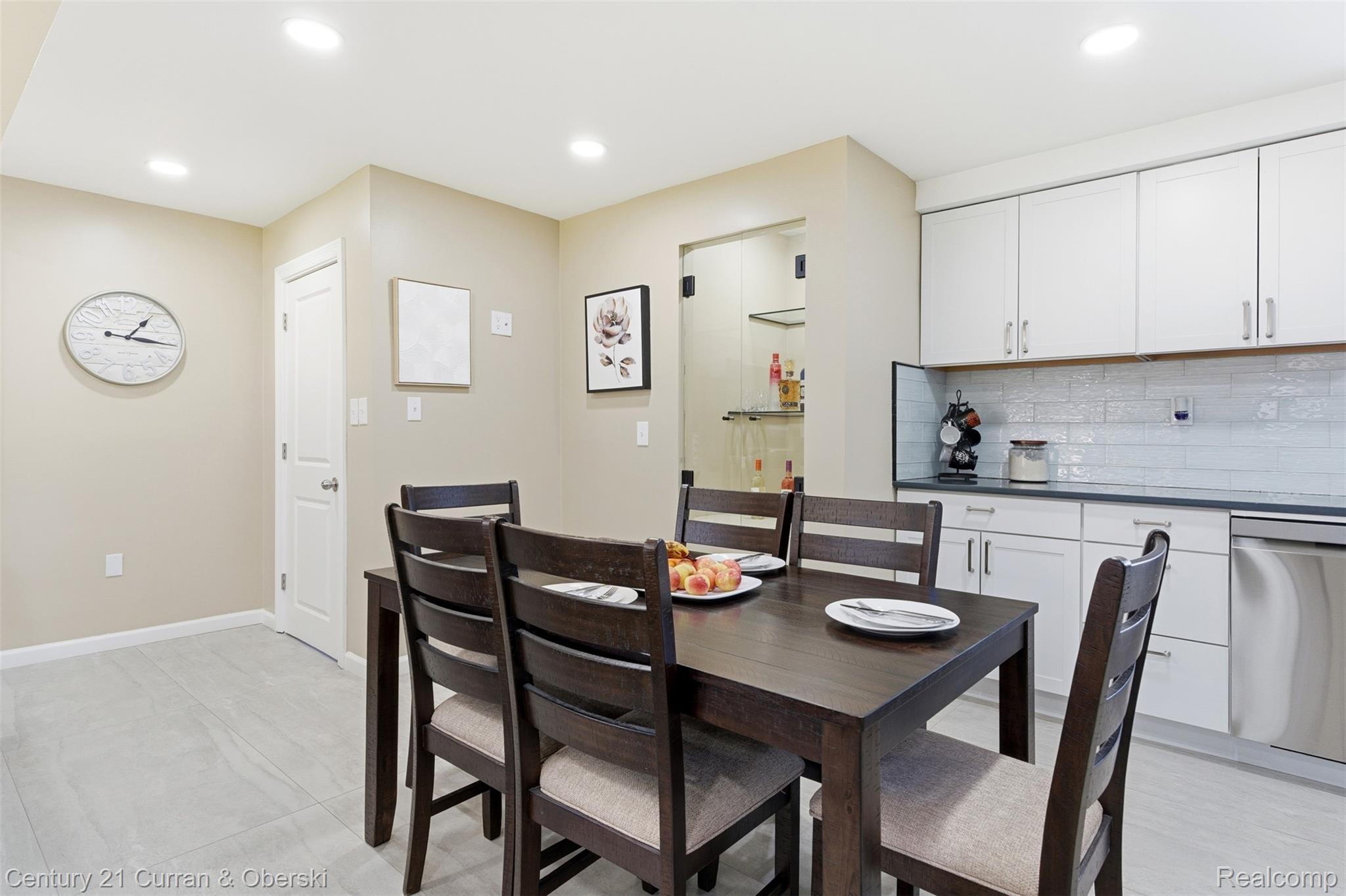 Brownstown Charter Township, Michigan, 48174, United States, 3 Bedrooms Bedrooms, ,2 BathroomsBathrooms,Residential,For Sale,1996649