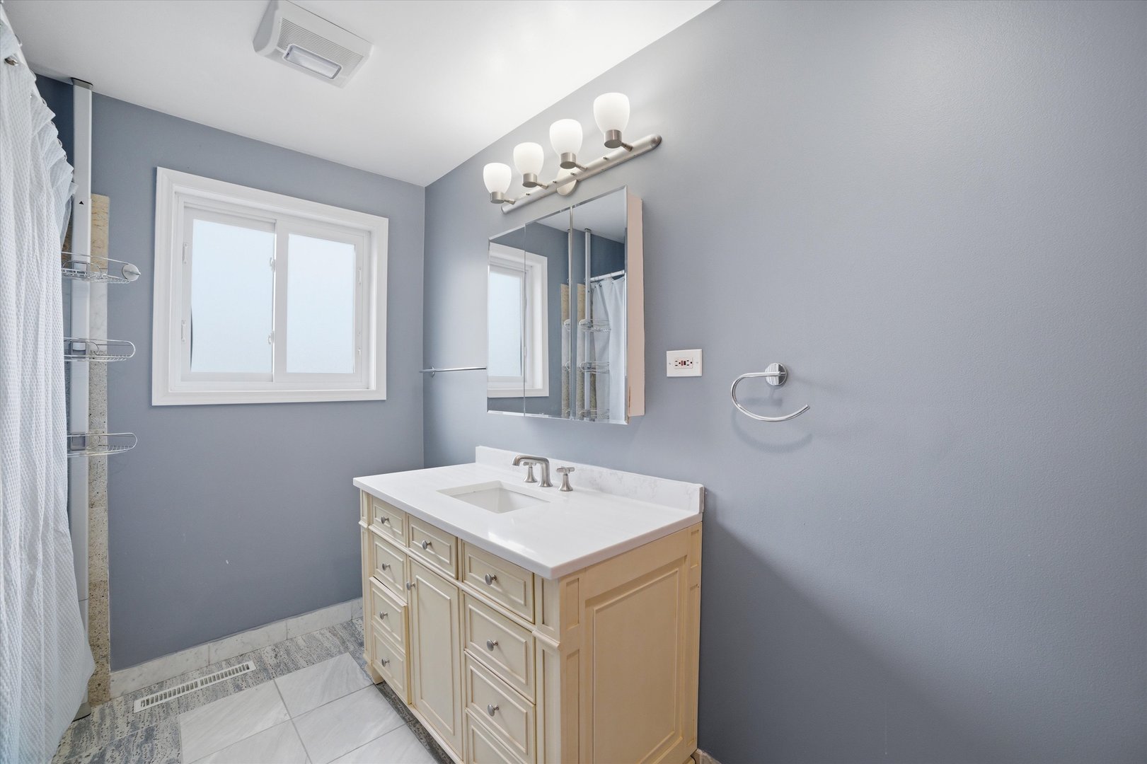 Skokie, Illinois, 60076, United States, 4 Bedrooms Bedrooms, ,2 BathroomsBathrooms,Residential,For Sale,2049150