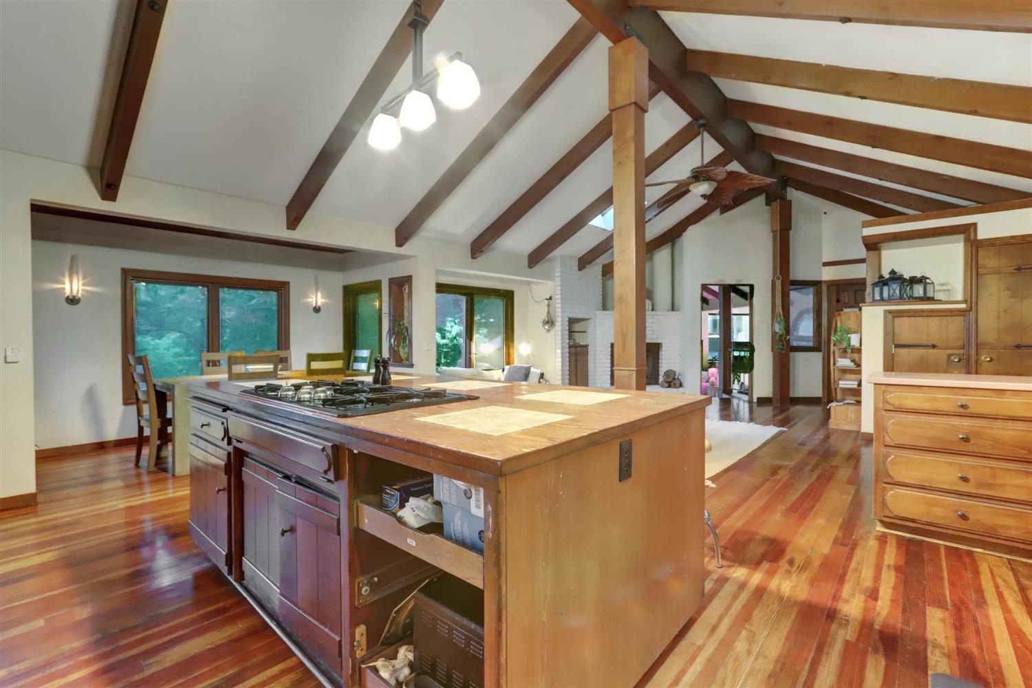 Nevada City, California, 95959, United States, 6 Bedrooms Bedrooms, ,5 BathroomsBathrooms,Residential,For Sale,1997761