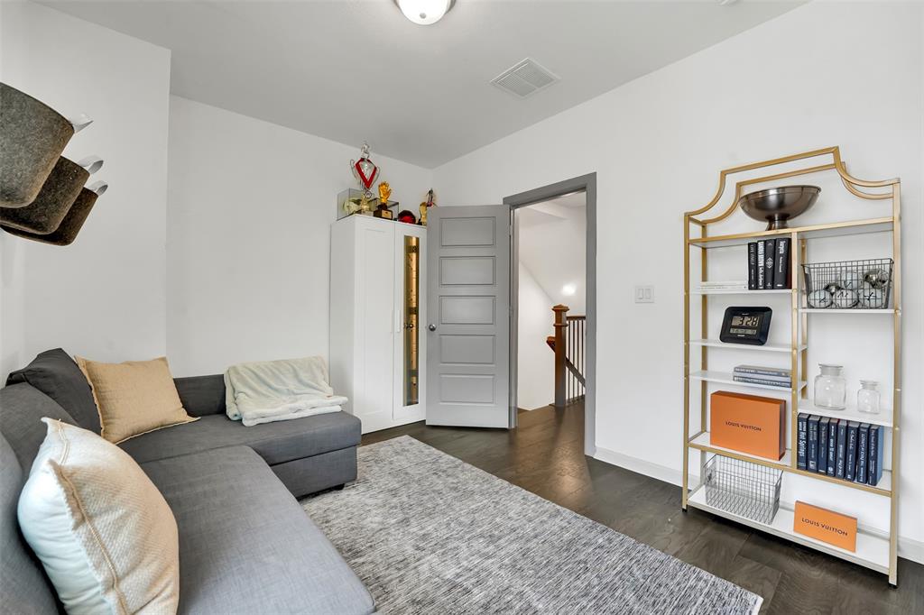 Dallas, Texas, 75212, United States, 3 Bedrooms Bedrooms, ,4 BathroomsBathrooms,Residential,For Sale,1897379