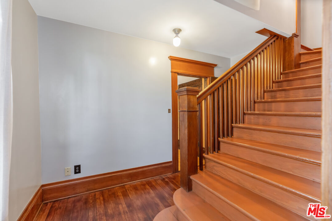 Los Angeles, California, 90006, United States, 6 Bedrooms Bedrooms, ,5 BathroomsBathrooms,Residential,For Sale,1883118