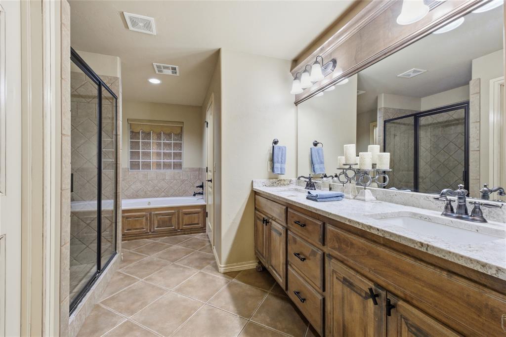 Mustang, Oklahoma, 73064, United States, 4 Bedrooms Bedrooms, ,4 BathroomsBathrooms,Residential,For Sale,1966333