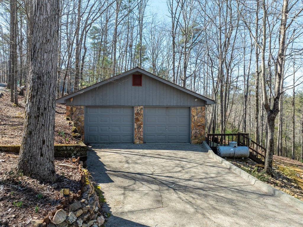 Ellijay, Georgia, 30540, United States, 4 Bedrooms Bedrooms, ,4 BathroomsBathrooms,Residential,For Sale,1858933