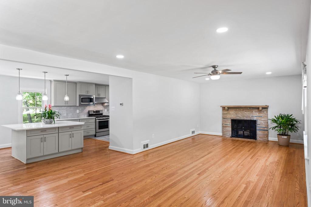 Falls Church, Virginia, 22043, United States, 5 Bedrooms Bedrooms, ,3 BathroomsBathrooms,Residential,For Sale,1977846