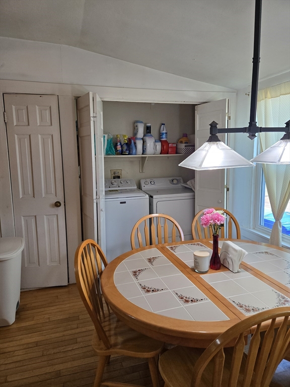 Amherst, Massachusetts, 01002, United States, 5 Bedrooms Bedrooms, ,2 BathroomsBathrooms,Residential,For Sale,1979386