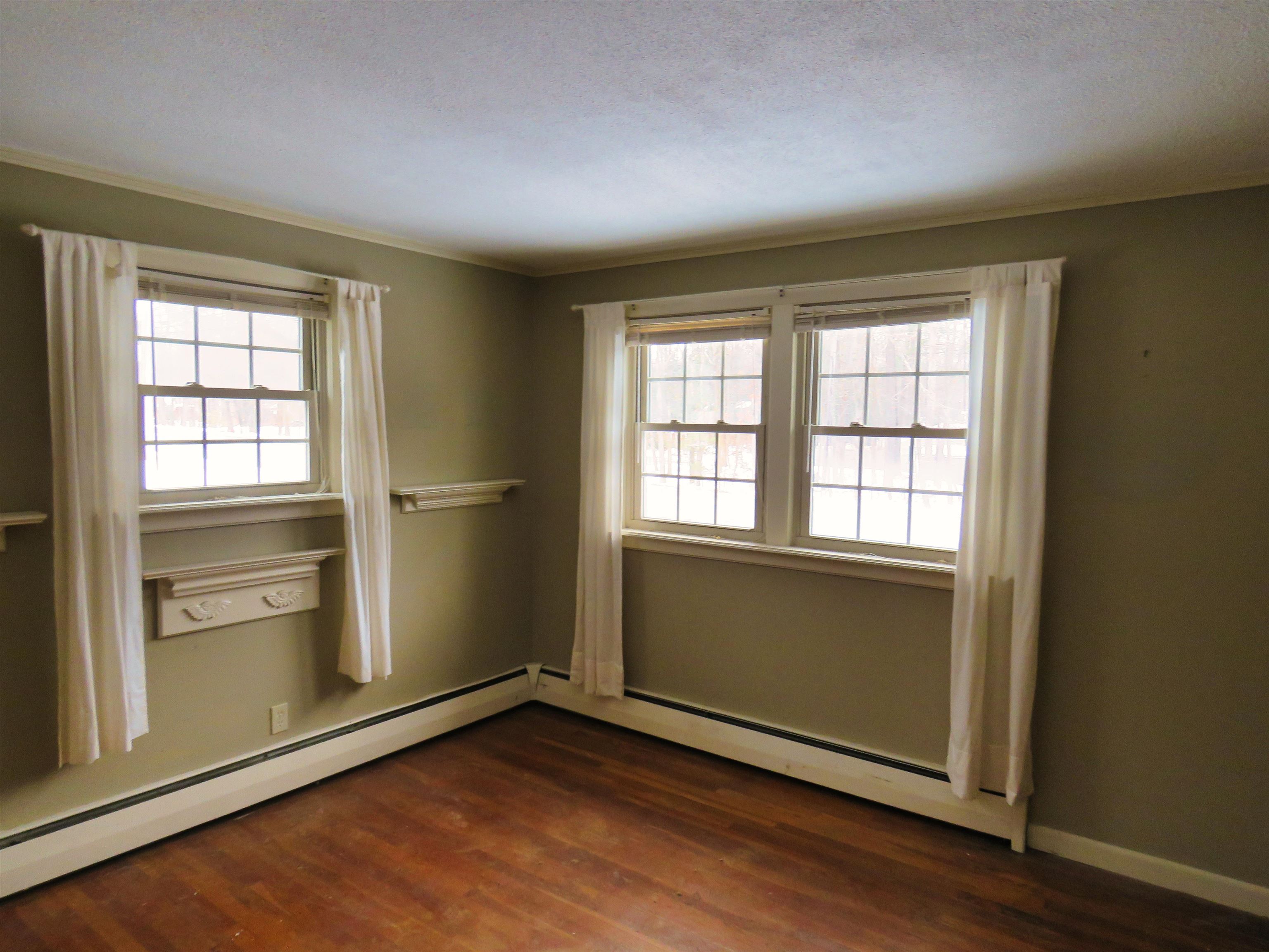 Derry, New Hampshire, 03038, United States, 3 Bedrooms Bedrooms, ,2 BathroomsBathrooms,Residential,For Sale,2005646