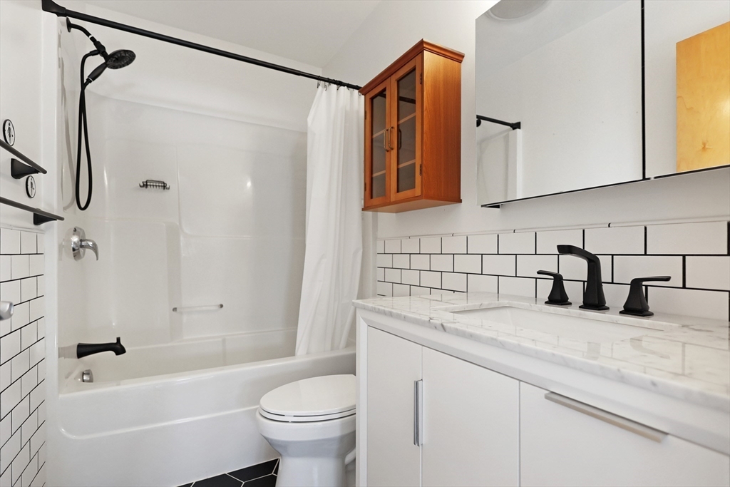 Somerville, Massachusetts, 02143, United States, 1 Bedroom Bedrooms, ,2 BathroomsBathrooms,Residential,For Sale,1899714