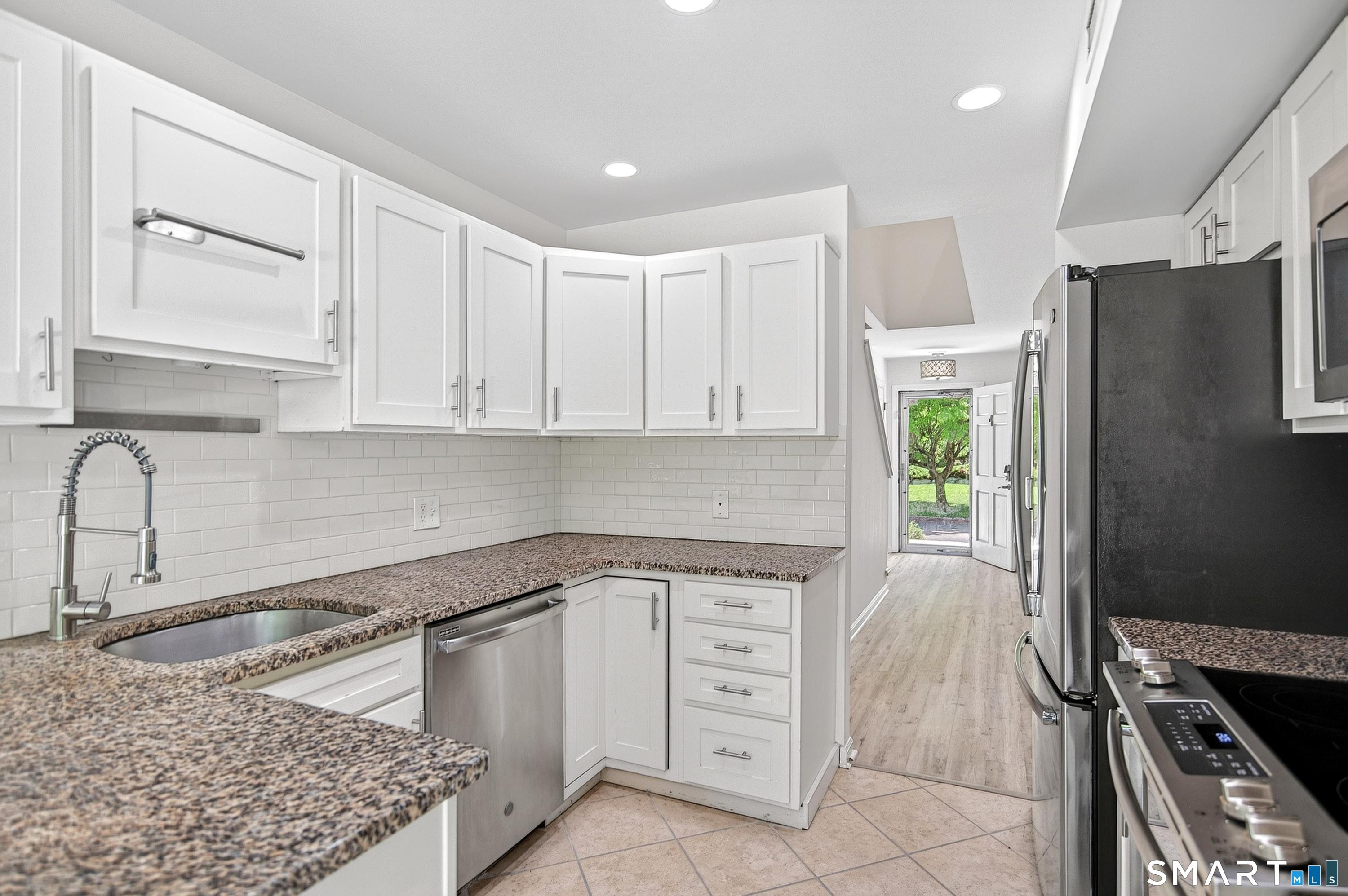 Greenwich, Connecticut, 06807, United States, 2 Bedrooms Bedrooms, ,4 BathroomsBathrooms,Residential,For Sale,2048631