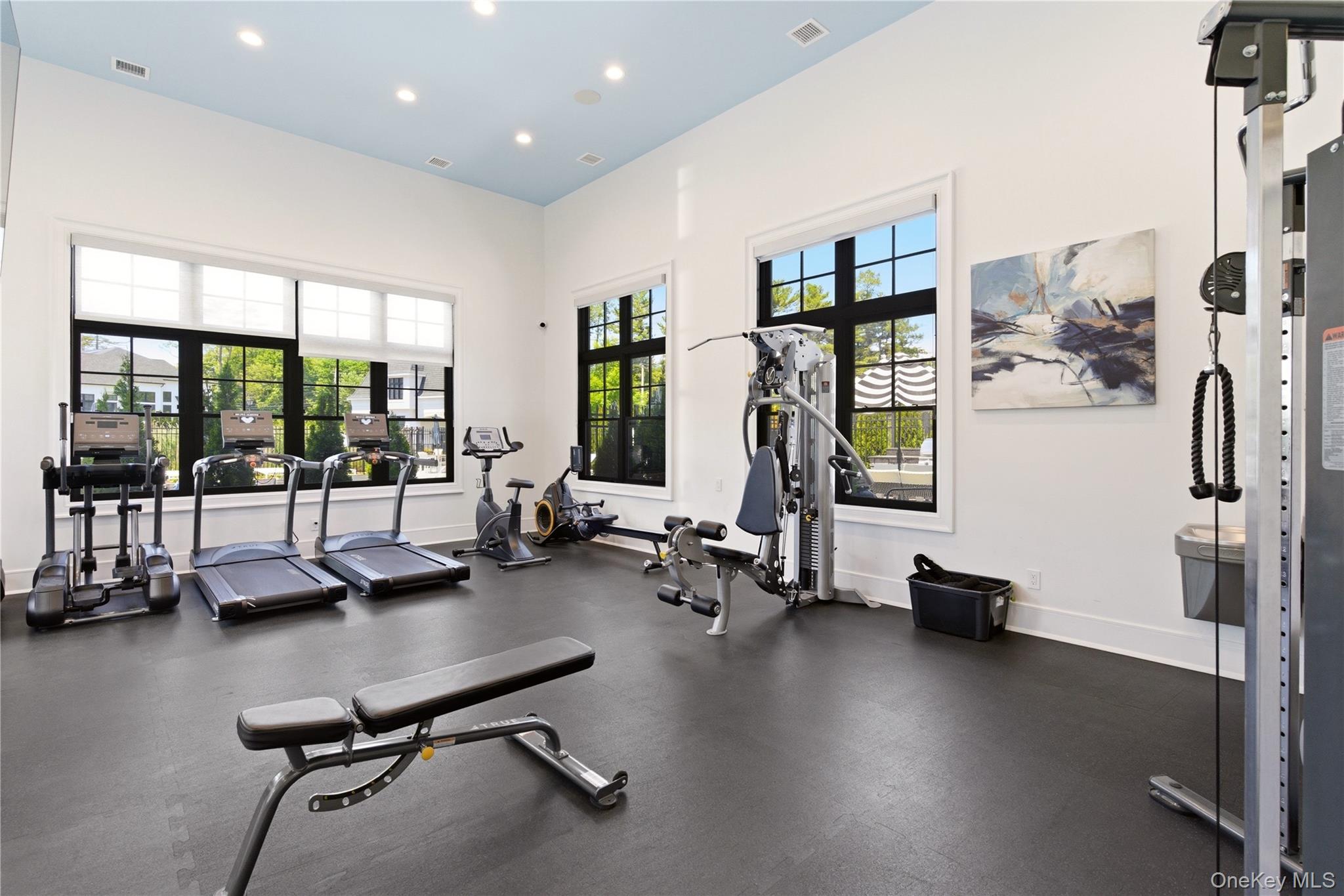  102 Three Ponds Lane E, Woodbury, NY, 11797 - 物件實景