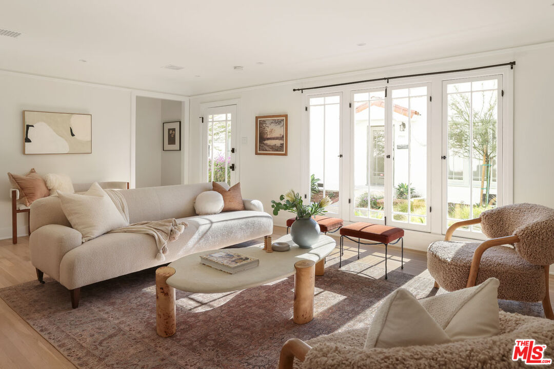 Los Angeles, California, 90036, United States, 2 Bedrooms Bedrooms, ,2 BathroomsBathrooms,Residential,For Sale,2003029