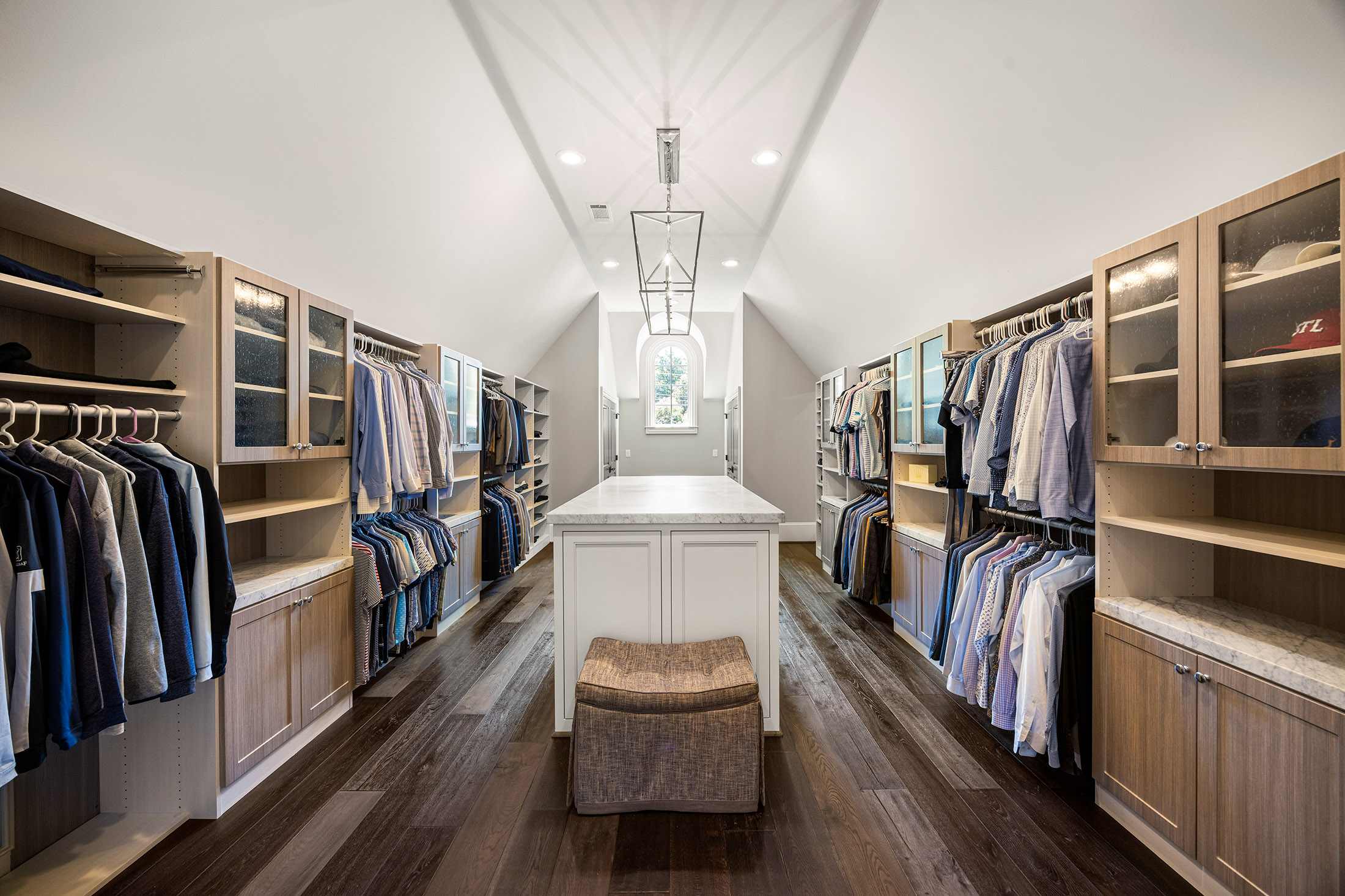  Buckhead Estate Pairs Architectural Presence with Richly Layered Interiors - 物件實景