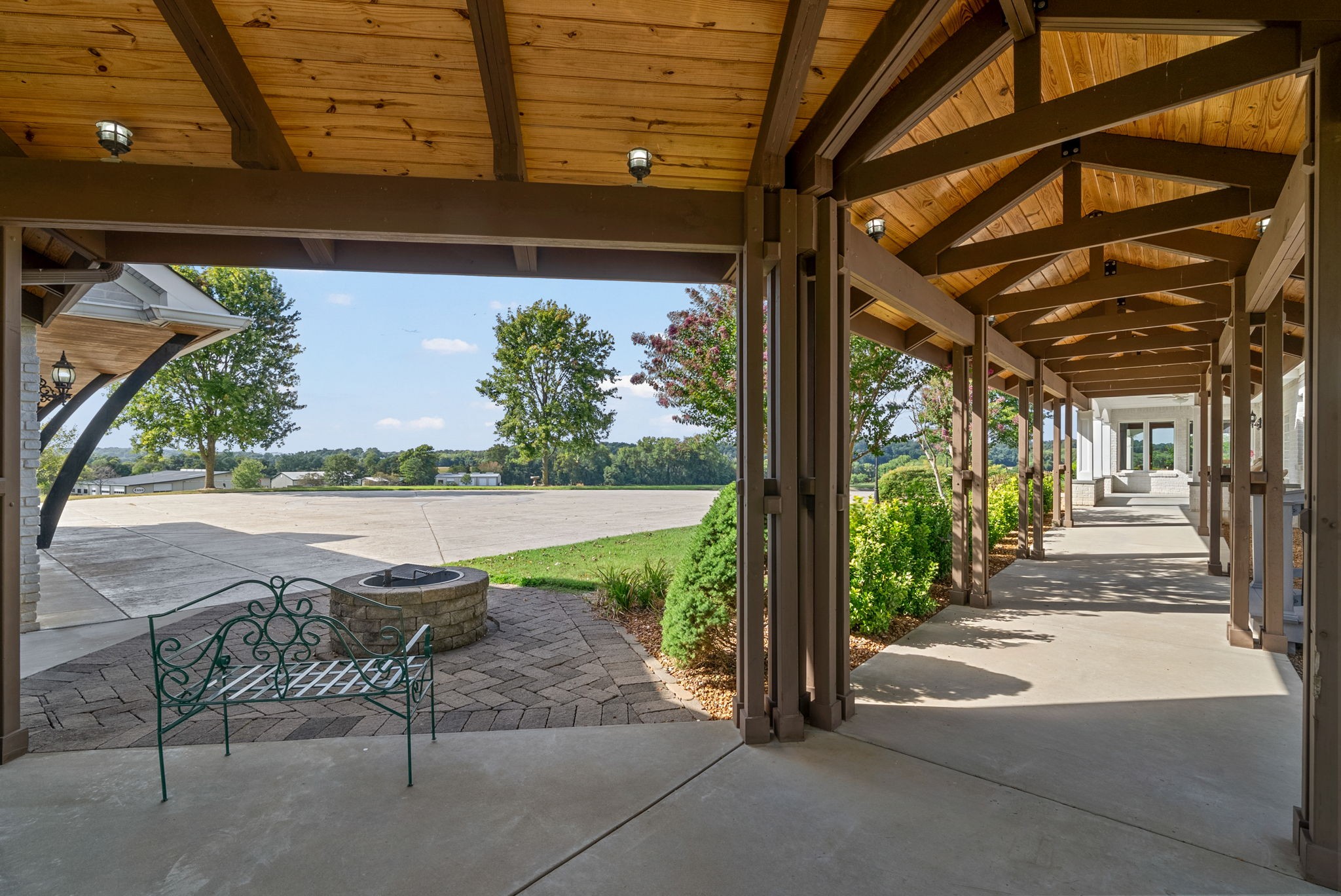 Clarksville, Tennessee, 37040, United States, 4 Bedrooms Bedrooms, ,4 BathroomsBathrooms,Residential,For Sale,1981354