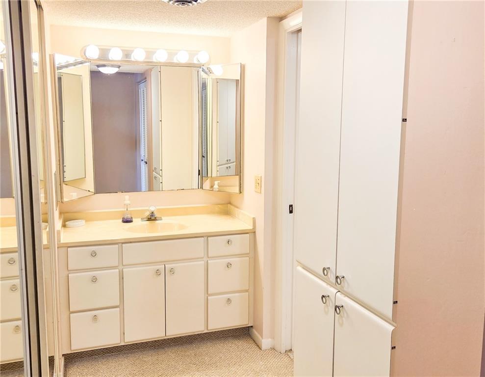 Vero Beach, Florida, 32963, United States, 2 Bedrooms Bedrooms, ,2 BathroomsBathrooms,Residential,For Sale,1977499