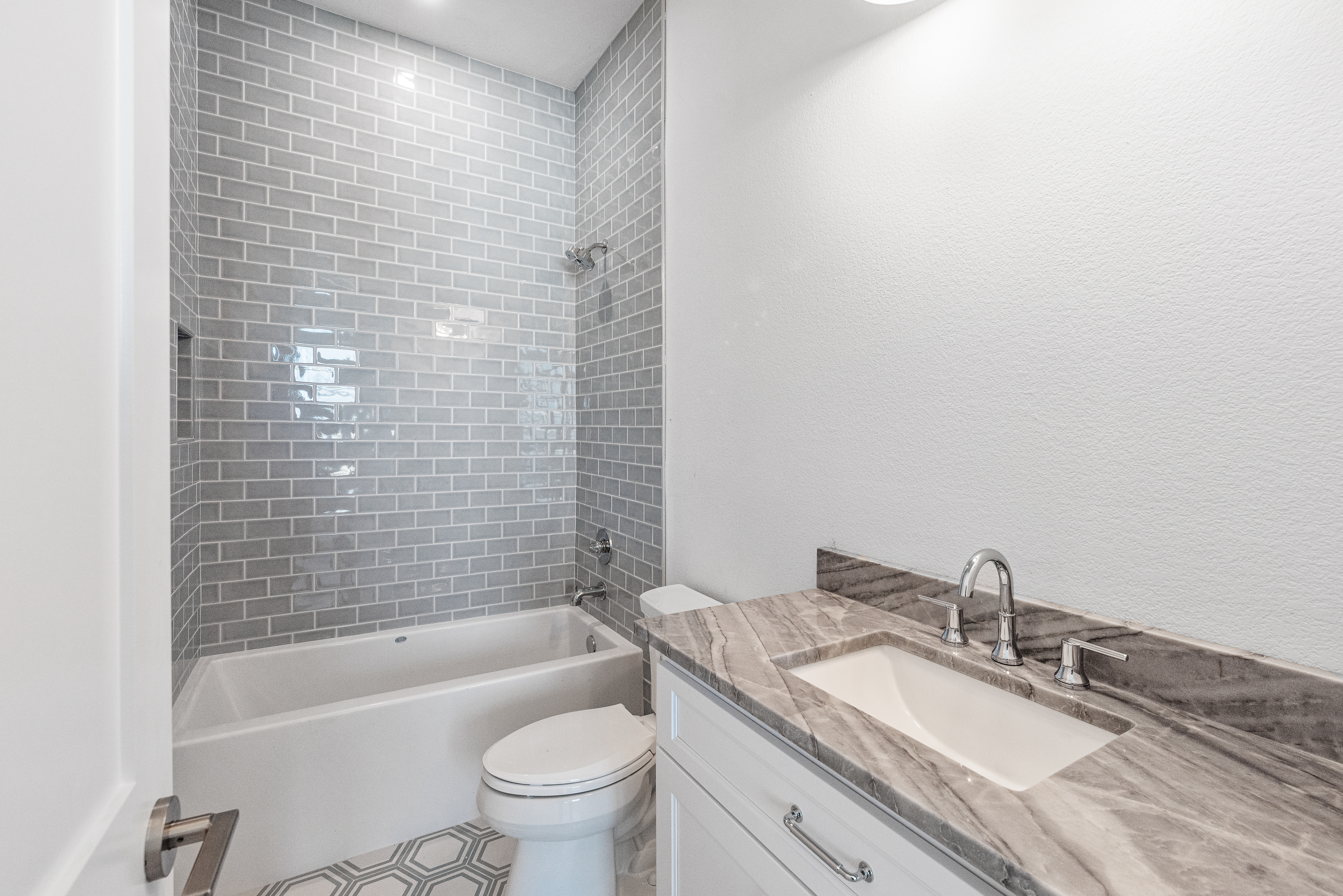  Coastal Luxury with Unmatched Water Views - 物件實景