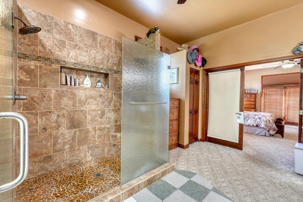 Murphy, North Carolina, 28906, United States, 3 Bedrooms Bedrooms, ,2 BathroomsBathrooms,Residential,For Sale,1926977