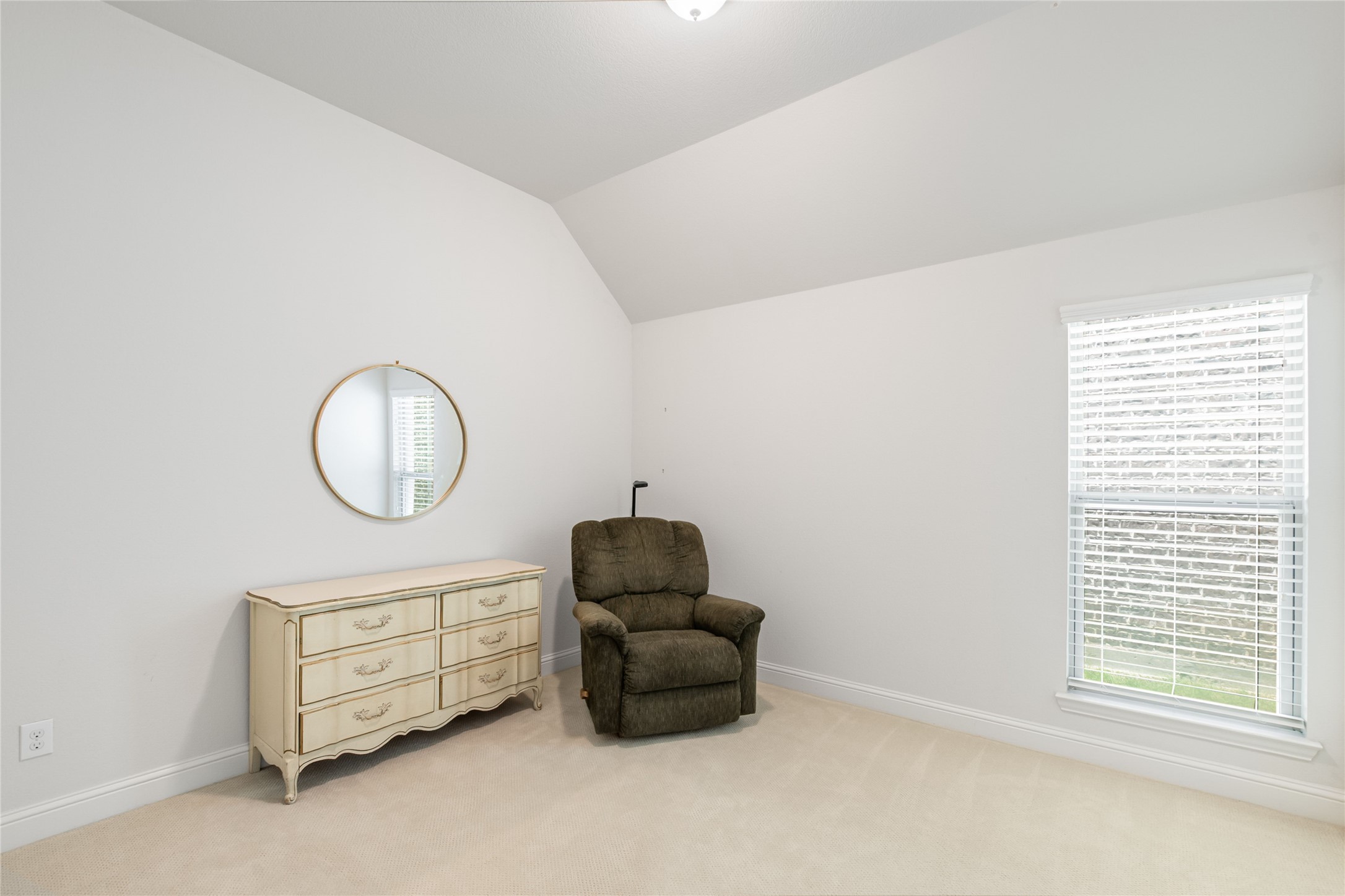 Carrollton, Texas, 75010, United States, 3 Bedrooms Bedrooms, ,2 BathroomsBathrooms,Residential,For Sale,1901690