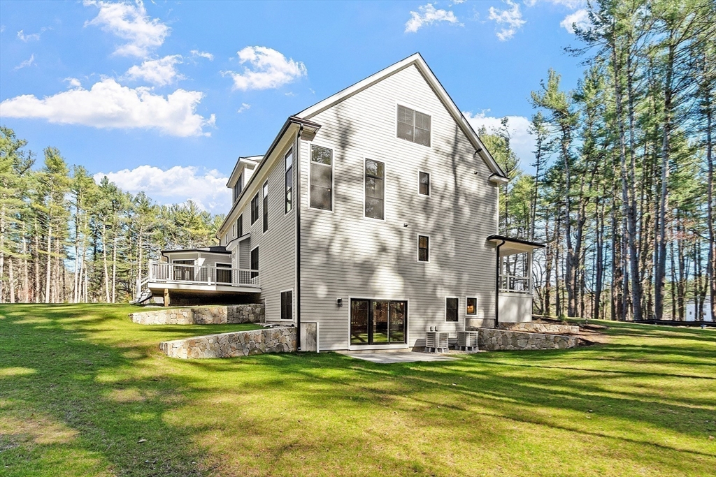 Carlisle, Massachusetts, 01741, United States, 5 Bedrooms Bedrooms, ,6 BathroomsBathrooms,Residential,For Sale,1792781