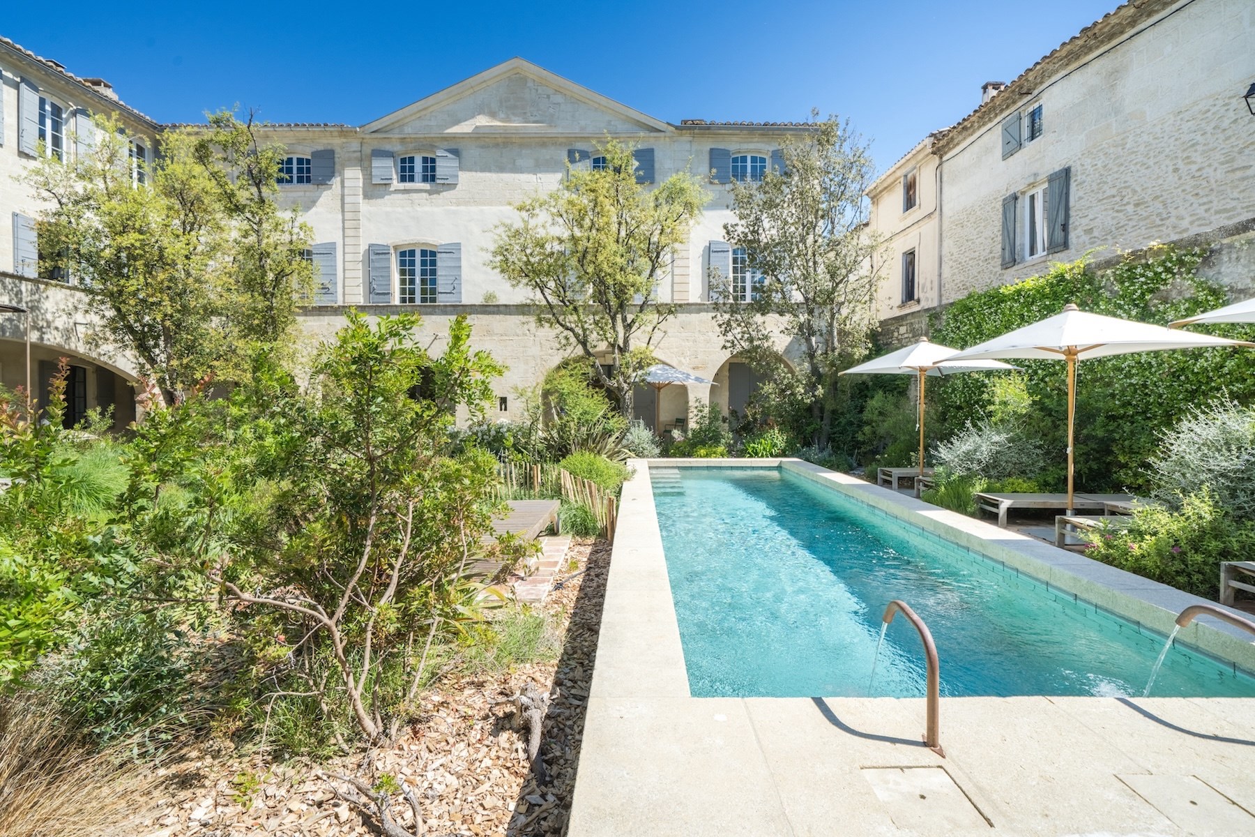  Fully renovated private mansion of over 1,100 sqm with garden, swimming pool an… - 物件實景