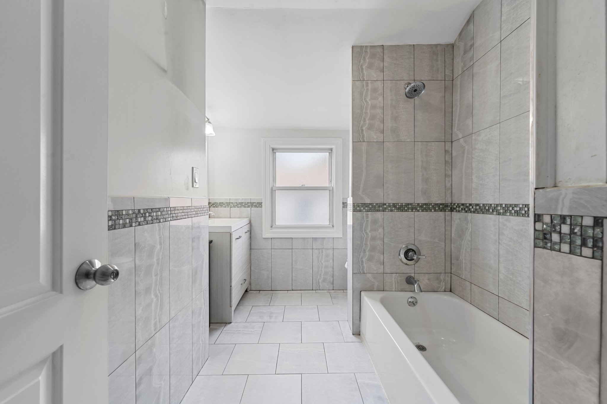 Valley Stream, New York, 11580, United States, 4 Bedrooms Bedrooms, ,3 BathroomsBathrooms,Residential,For Sale,1935482