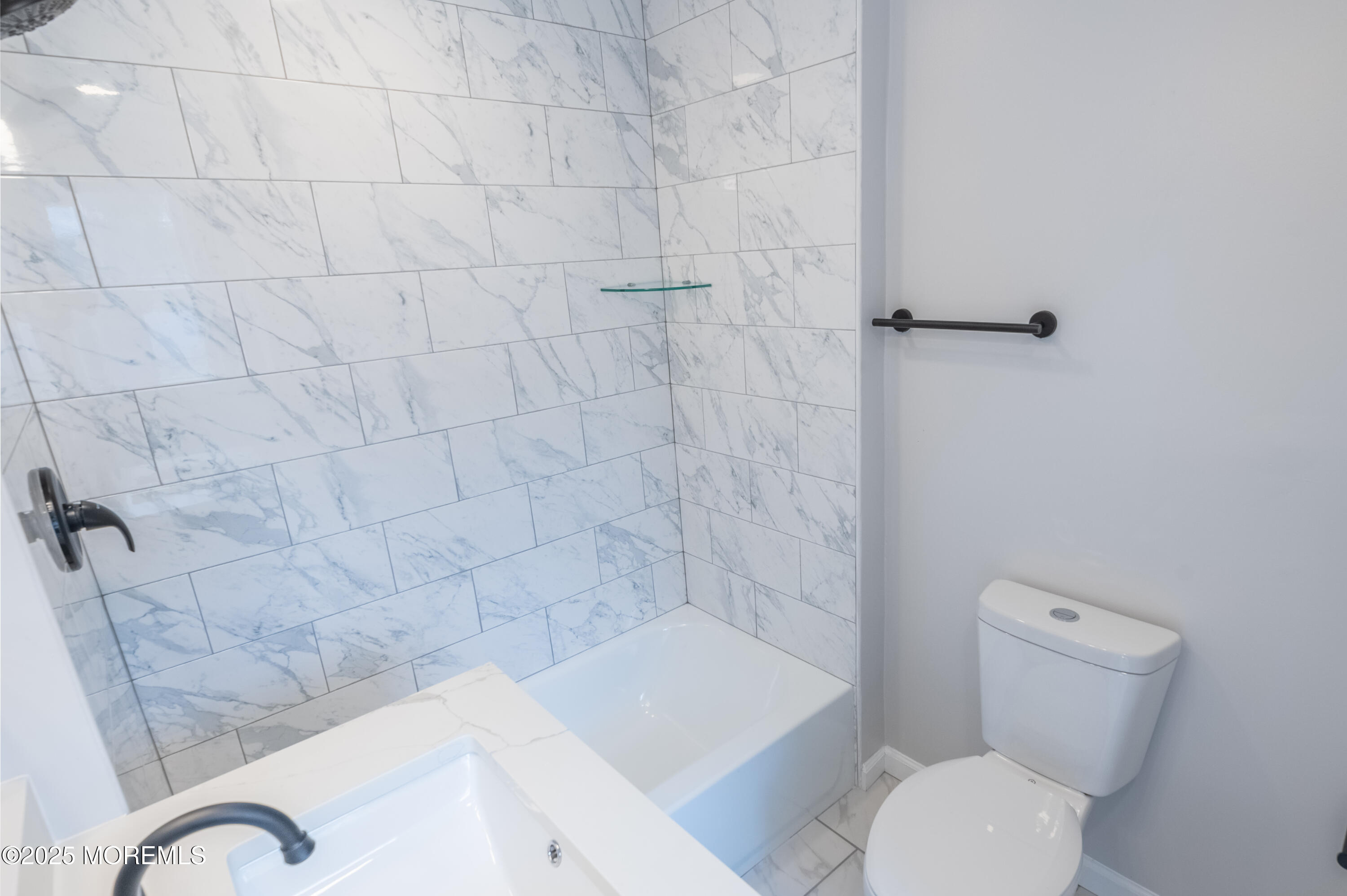 Englishtown, New Jersey, 07726, United States, 6 Bedrooms Bedrooms, ,4 BathroomsBathrooms,Residential,For Sale,1908199