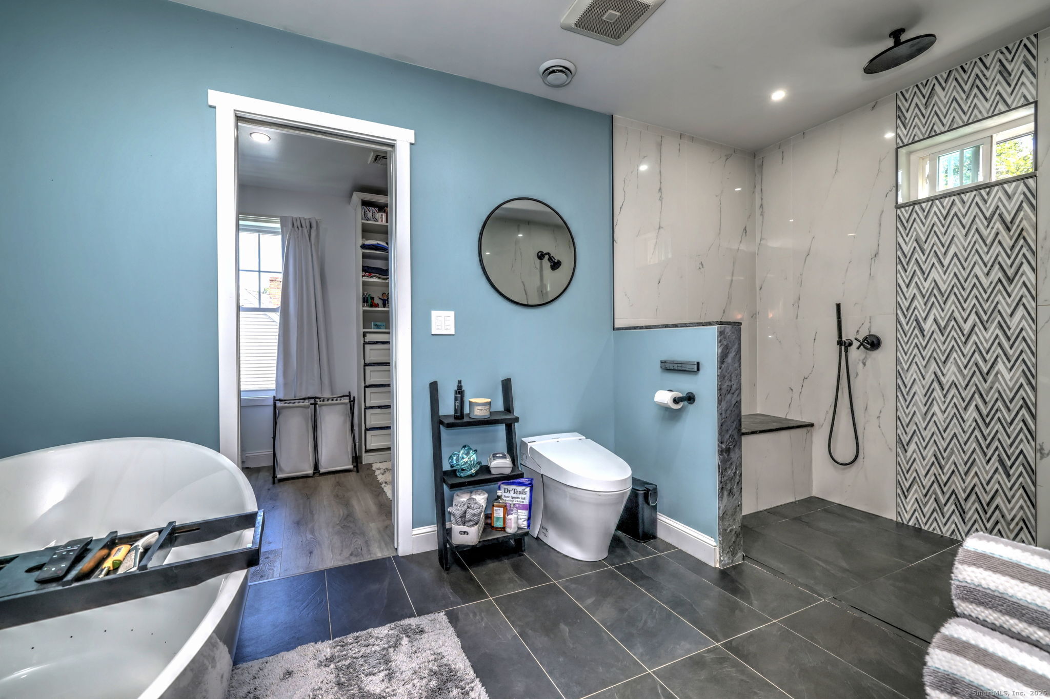 Milford, Connecticut, 06460, United States, 4 Bedrooms Bedrooms, ,3 BathroomsBathrooms,Residential,For Sale,1939362