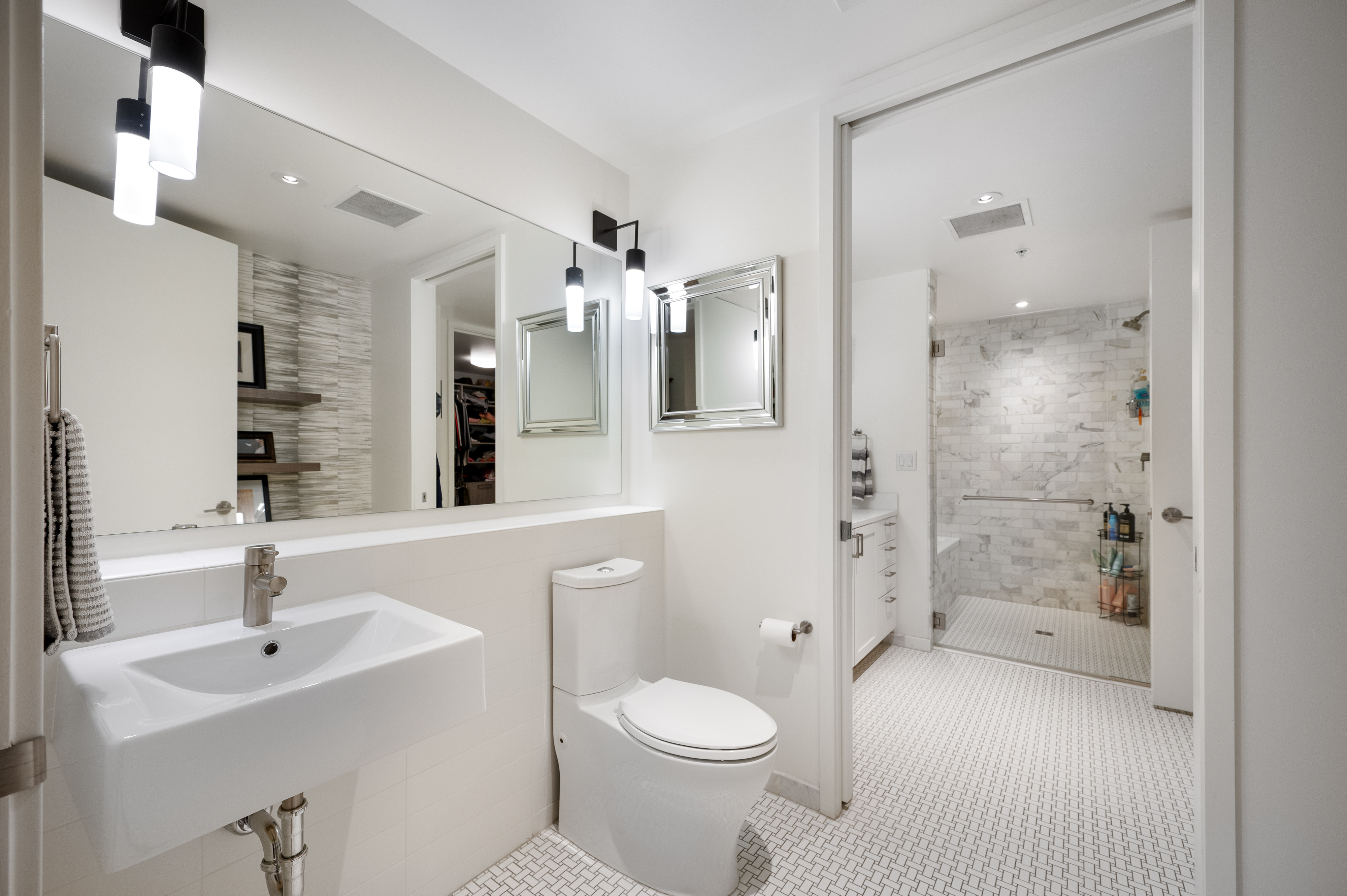  Ideal Downtown Location With Open Floorplan - 物件實景