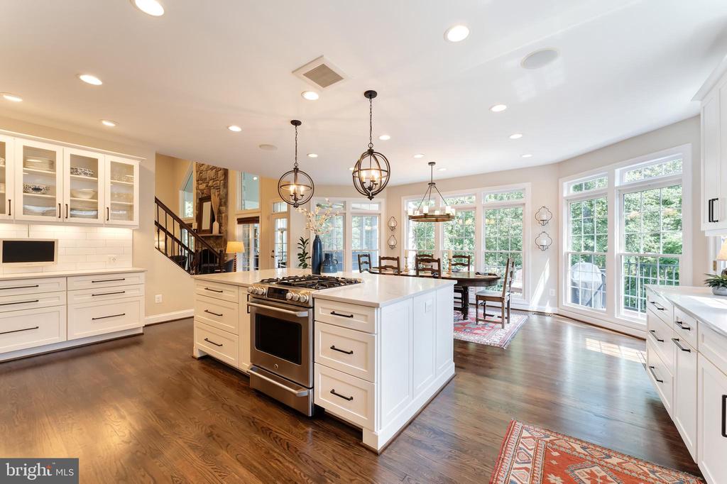 Vienna, Virginia, 22182, United States, 5 Bedrooms Bedrooms, ,6 BathroomsBathrooms,Residential,For Sale,1943879