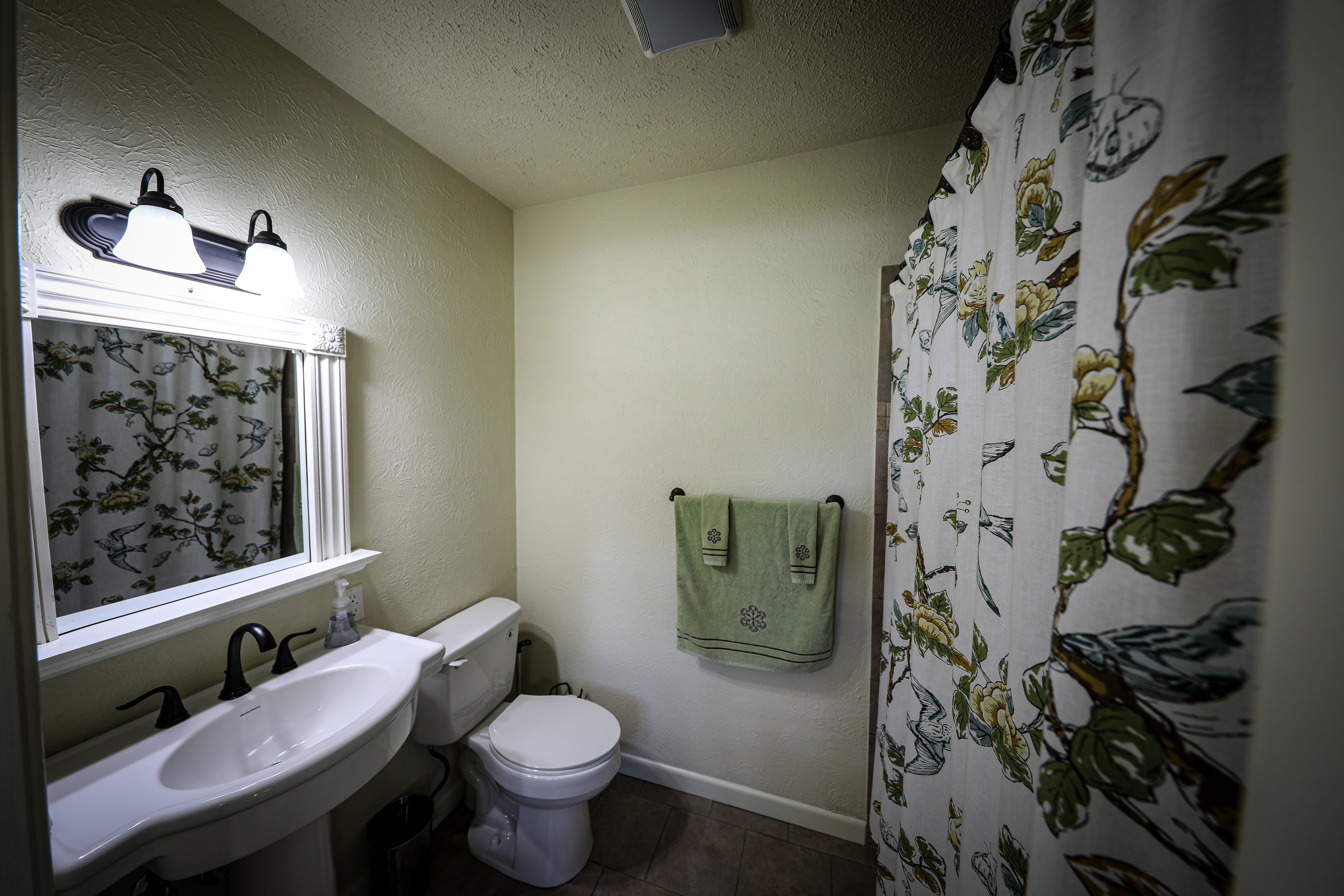 Pittsburg, Texas, 75686, United States, 4 Bedrooms Bedrooms, ,3 BathroomsBathrooms,Residential,For Sale,1871323