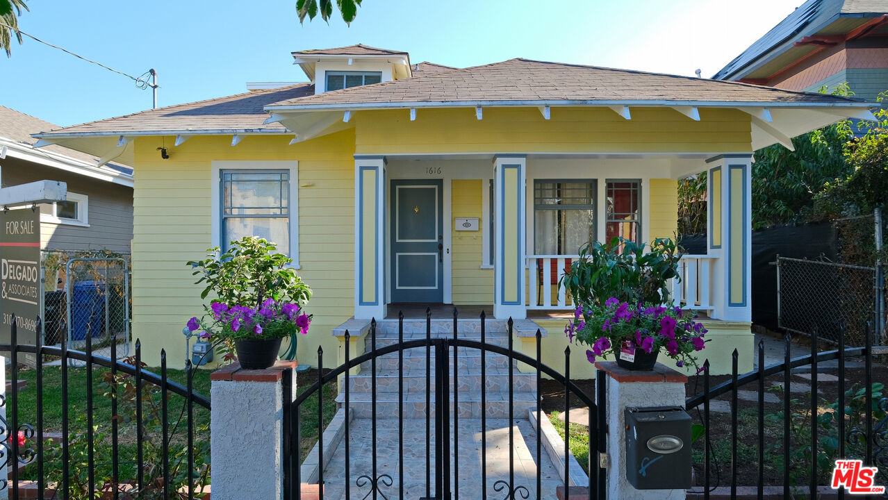 Los Angeles, California, 90007, United States, 2 Bedrooms Bedrooms, ,1 BathroomBathrooms,Residential,For Sale,1737076