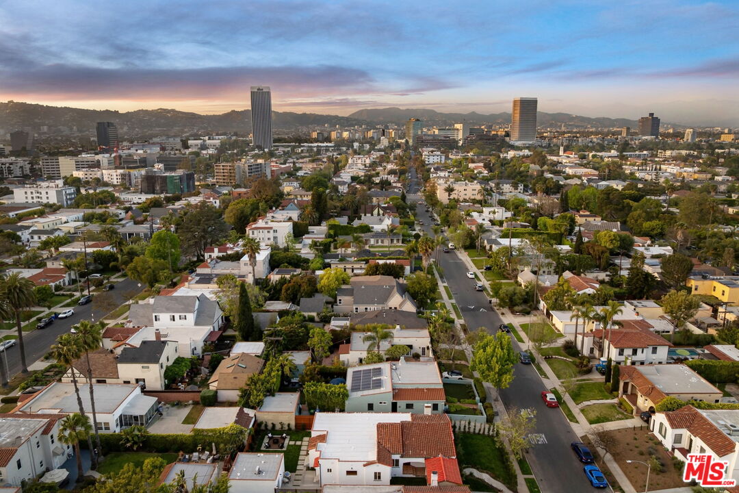 Los Angeles, California, 90019, United States, 4 Bedrooms Bedrooms, ,4 BathroomsBathrooms,Residential,For Sale,1889946