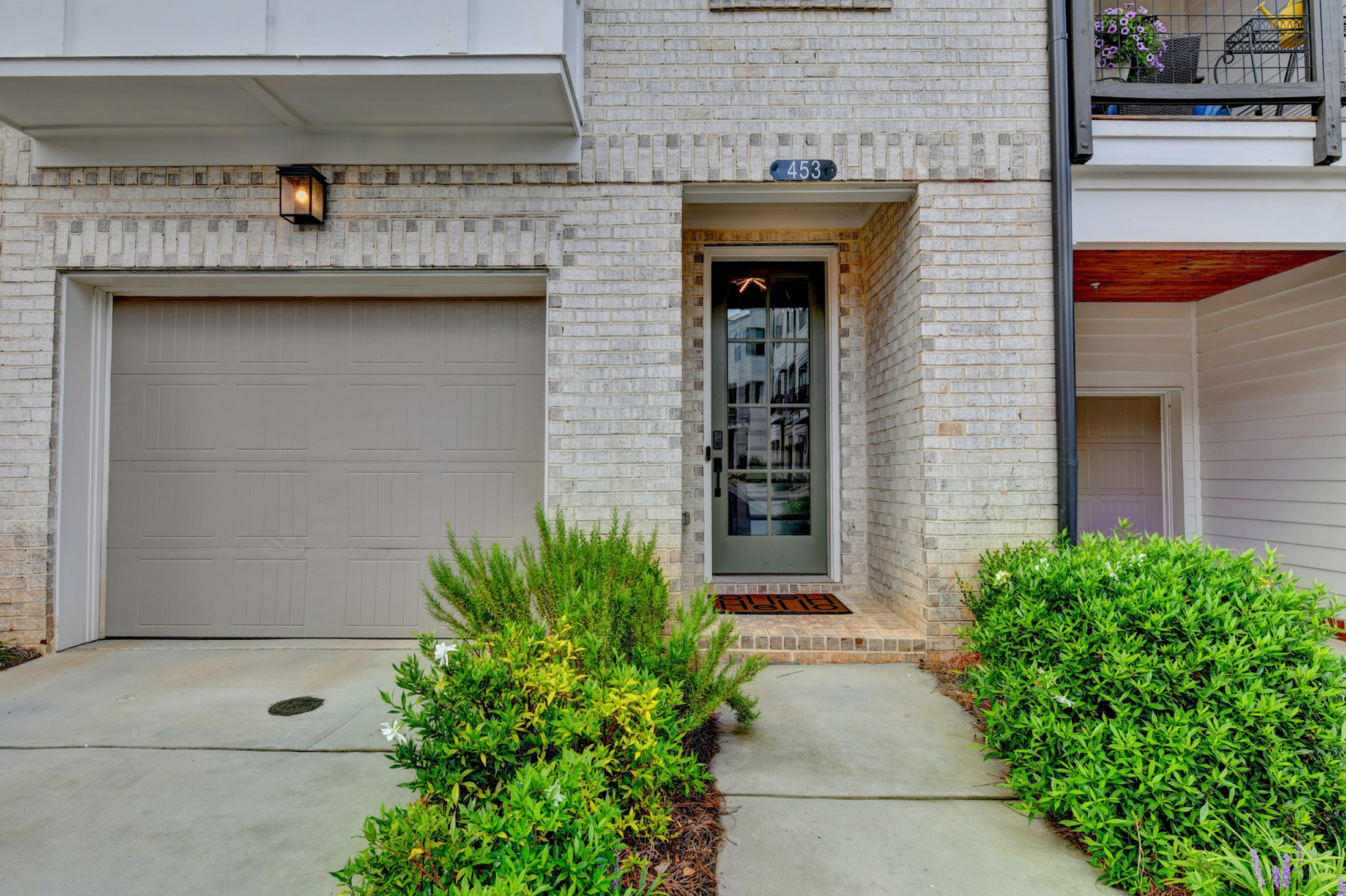  Welcome Home to this Magnificent Three-Story Townhome - 物件實景