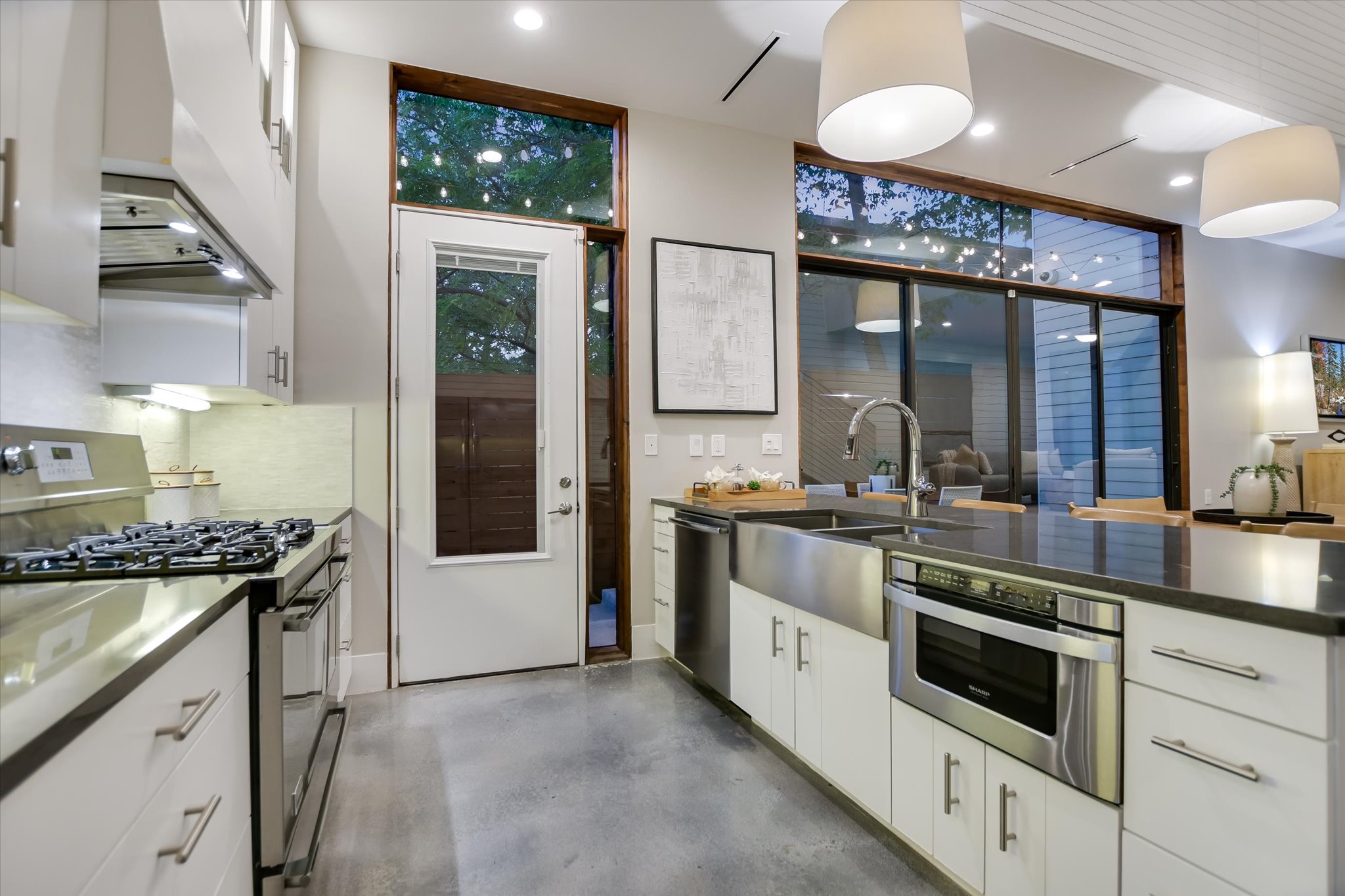 where  modern design meets everyday ease in galindo - 物件實景