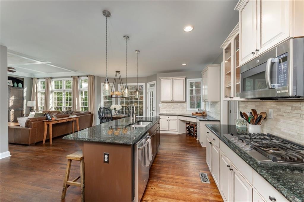 Marietta, Georgia, 30064, United States, 5 Bedrooms Bedrooms, ,5 BathroomsBathrooms,Residential,For Sale,2003371