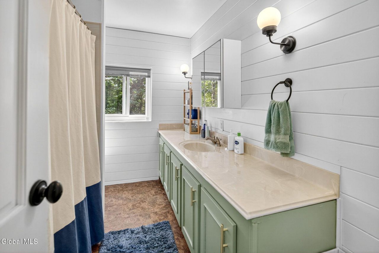 Valatie, New York, 12184, United States, 5 Bedrooms Bedrooms, ,3 BathroomsBathrooms,Residential,For Sale,1924980