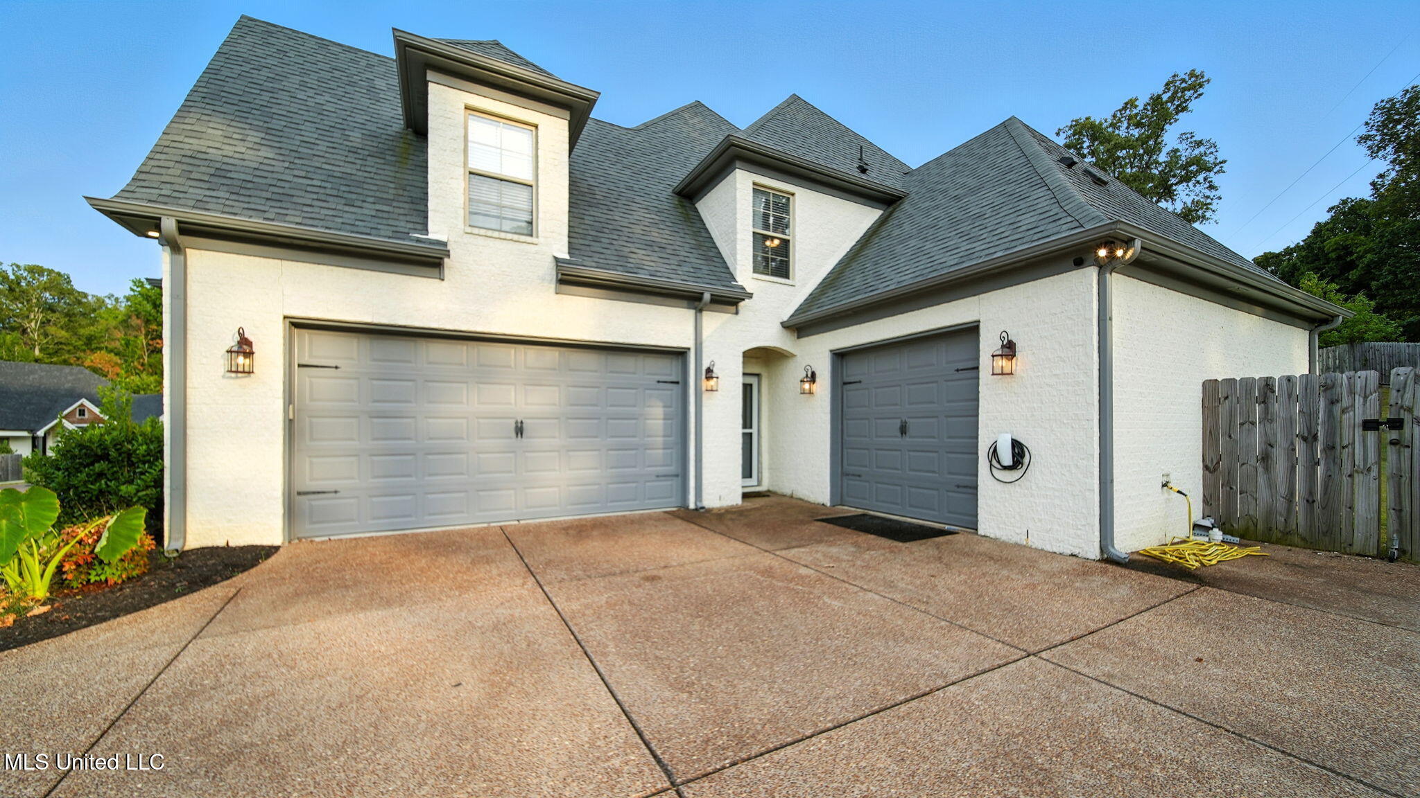 Hernando, Mississippi, 38632, United States, 4 Bedrooms Bedrooms, ,3 BathroomsBathrooms,Residential,For Sale,1978429