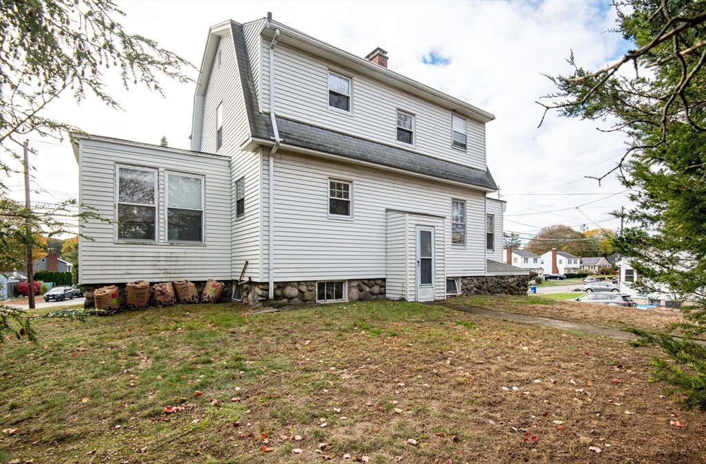 Stoneham, Massachusetts, 02180, United States, 3 Bedrooms Bedrooms, ,1 BathroomBathrooms,Residential,For Sale,1974413