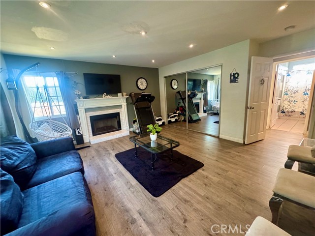 Compton, California, 90222, United States, 4 Bedrooms Bedrooms, ,2 BathroomsBathrooms,Residential,For Sale,1987435