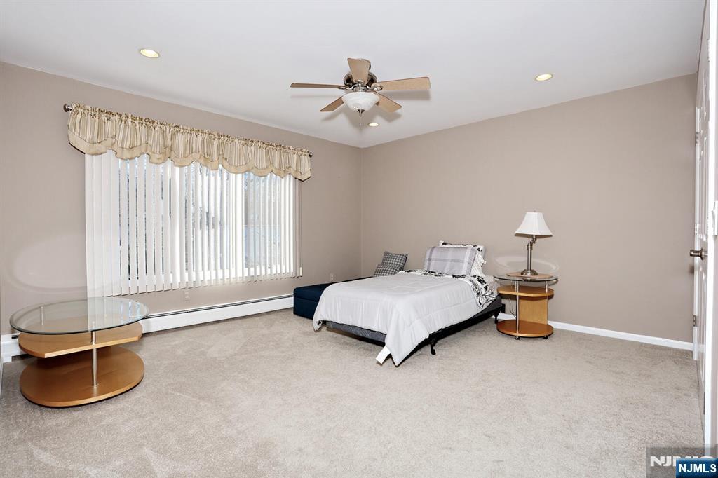 Paramus, New Jersey, 07652, United States, 5 Bedrooms Bedrooms, ,4 BathroomsBathrooms,Residential,For Sale,2001740