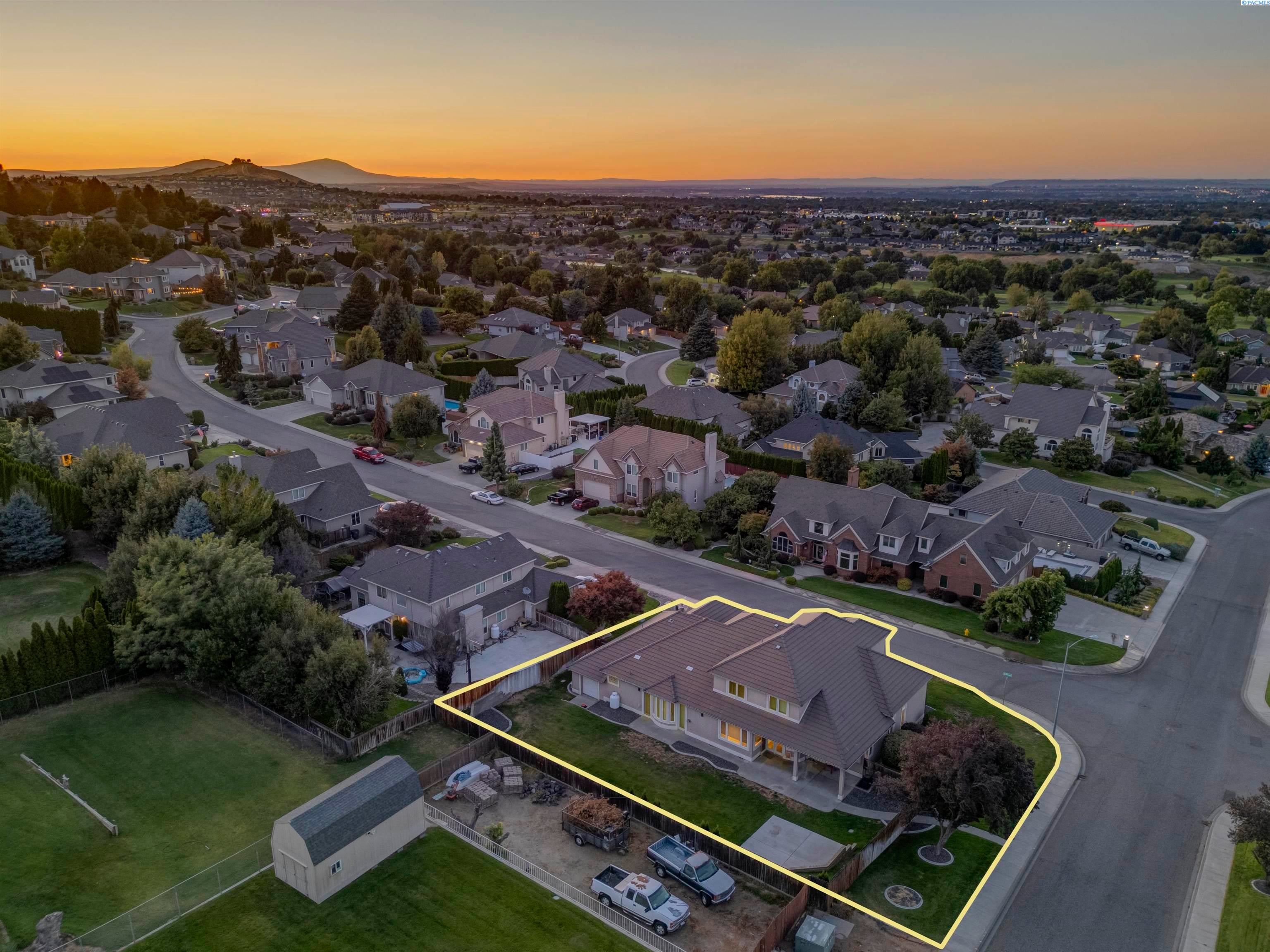 Kennewick, Washington, 99337, United States, 6 Bedrooms Bedrooms, ,4 BathroomsBathrooms,Residential,For Sale,1979182