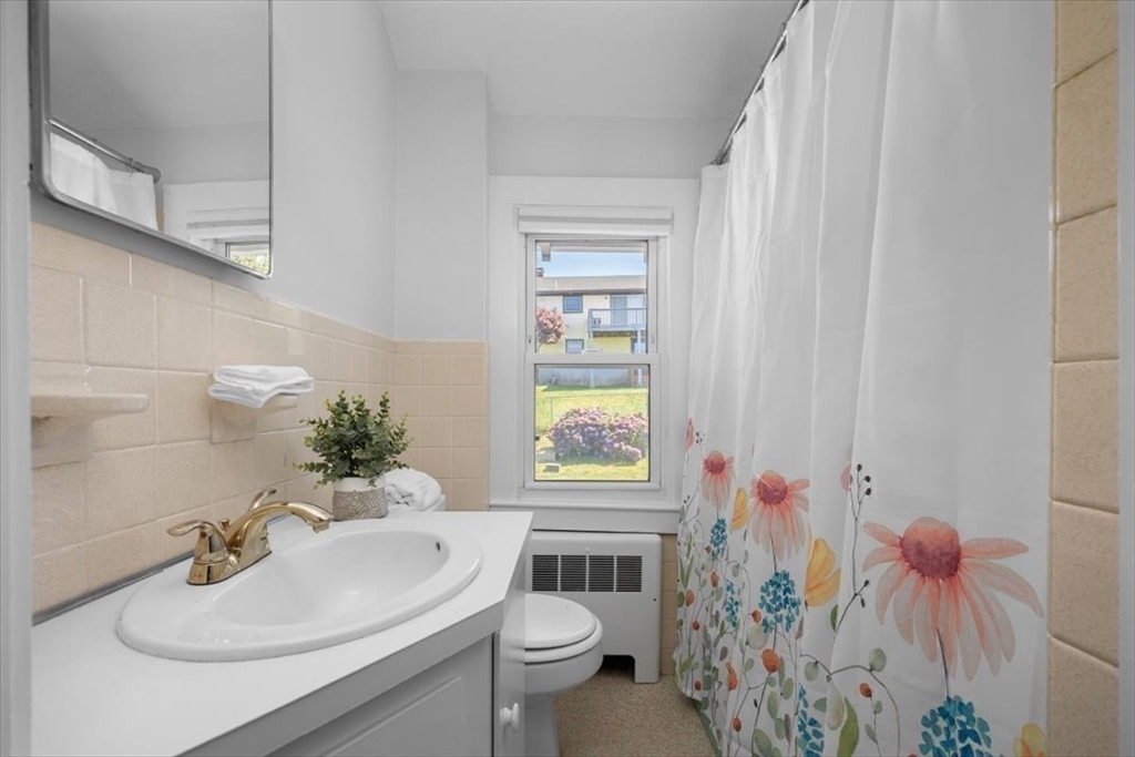 Hull, Massachusetts, 02045, United States, 4 Bedrooms Bedrooms, ,1 BathroomBathrooms,Residential,For Sale,1919766