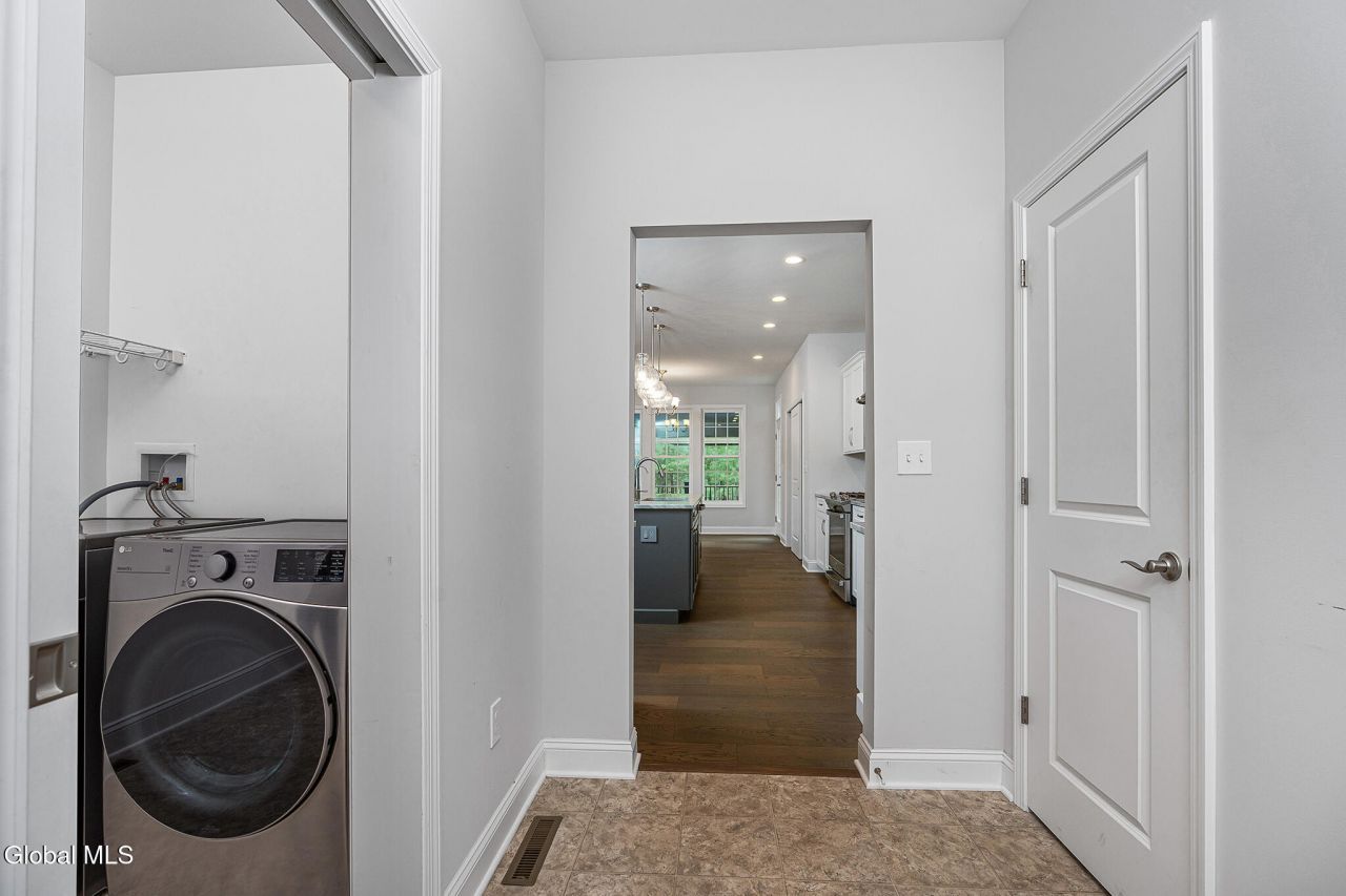 Halfmoon, New York, 12065, United States, 4 Bedrooms Bedrooms, ,3 BathroomsBathrooms,Residential,For Sale,1987891