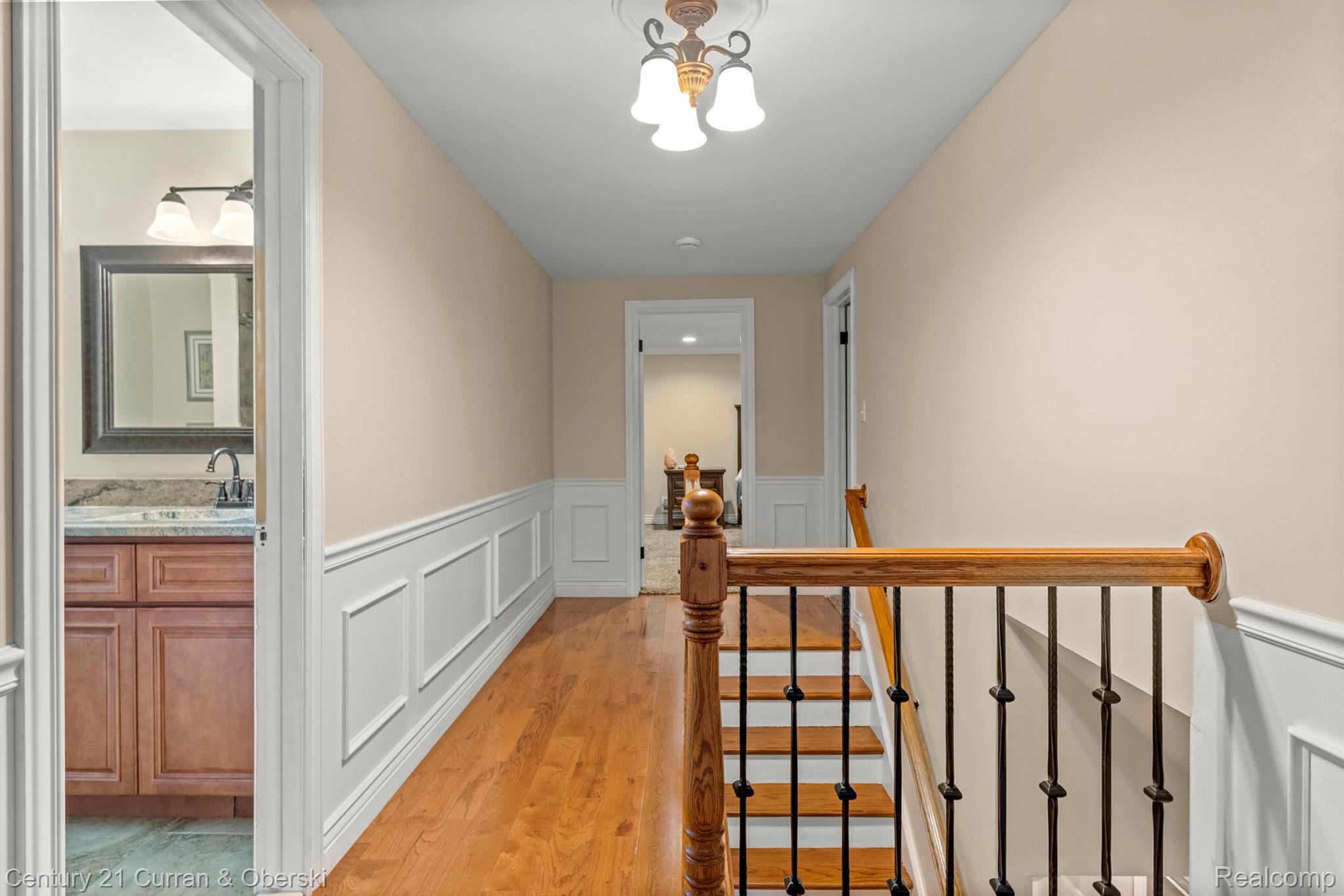 West Bloomfield Charter Township, Michigan, 48322, United States, 4 Bedrooms Bedrooms, ,3 BathroomsBathrooms,Residential,For Sale,1977559