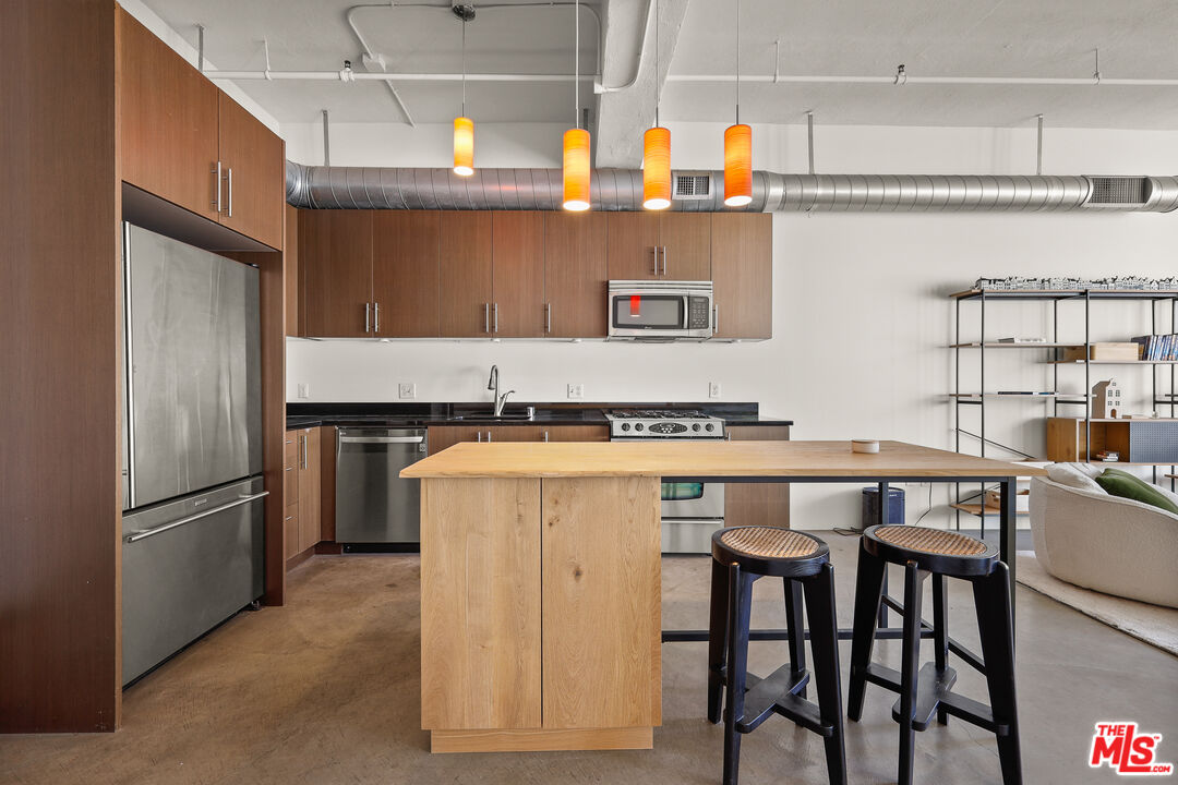 Los Angeles, California, 90014, United States, 1 Bedroom Bedrooms, ,1 BathroomBathrooms,Residential,For Sale,1705578