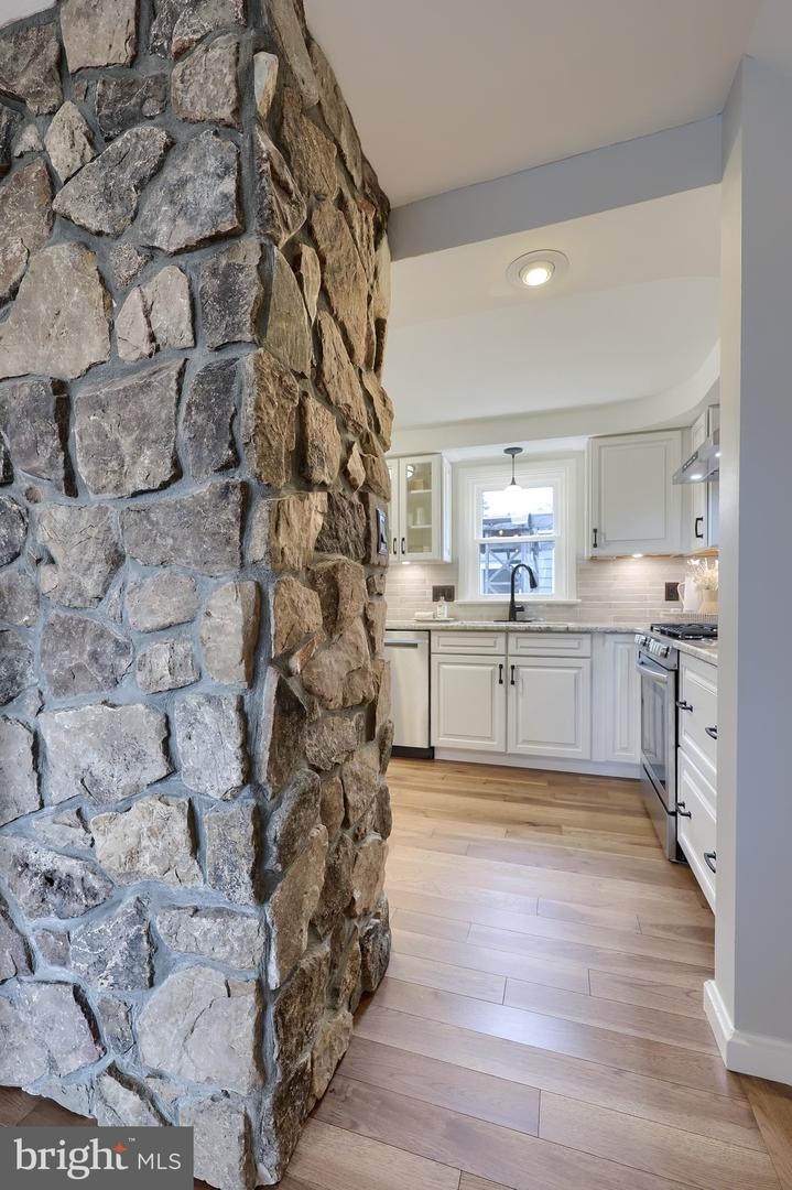 Lancaster, Pennsylvania, 17601, United States, 4 Bedrooms Bedrooms, ,3 BathroomsBathrooms,Residential,For Sale,1999084