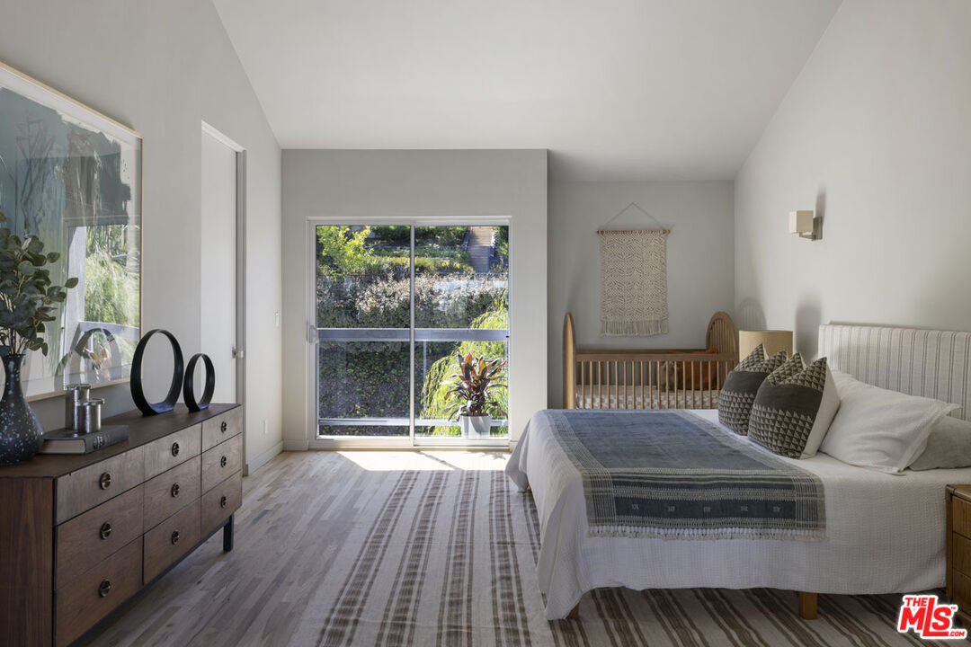 Los Angeles, California, 90039, United States, 3 Bedrooms Bedrooms, ,4 BathroomsBathrooms,Residential,For Sale,1934382