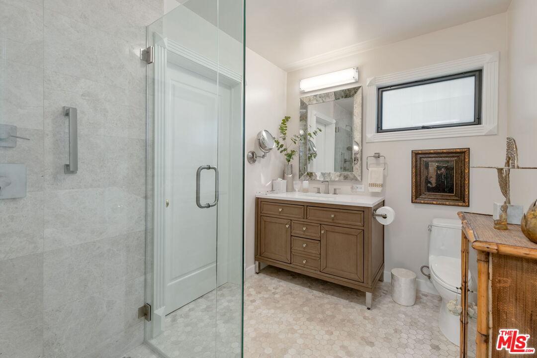 Los Angeles, California, 90049, United States, 4 Bedrooms Bedrooms, ,1 BathroomBathrooms,Residential,For Sale,1991602